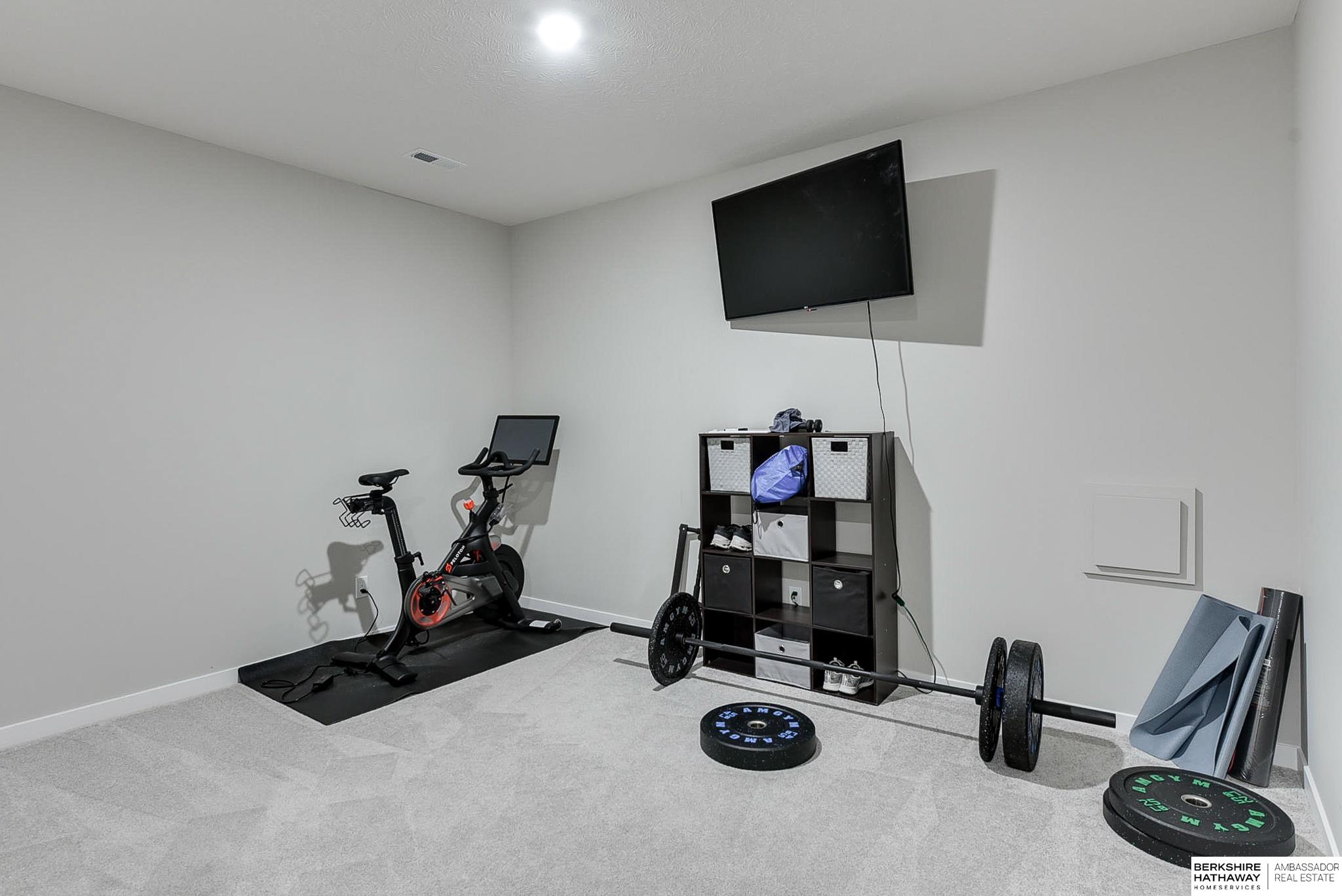 Omaha, Nebraska 68022, United States, 5 Bedrooms Bedrooms, ,3 BathroomsBathrooms,Residential,Pending,36267