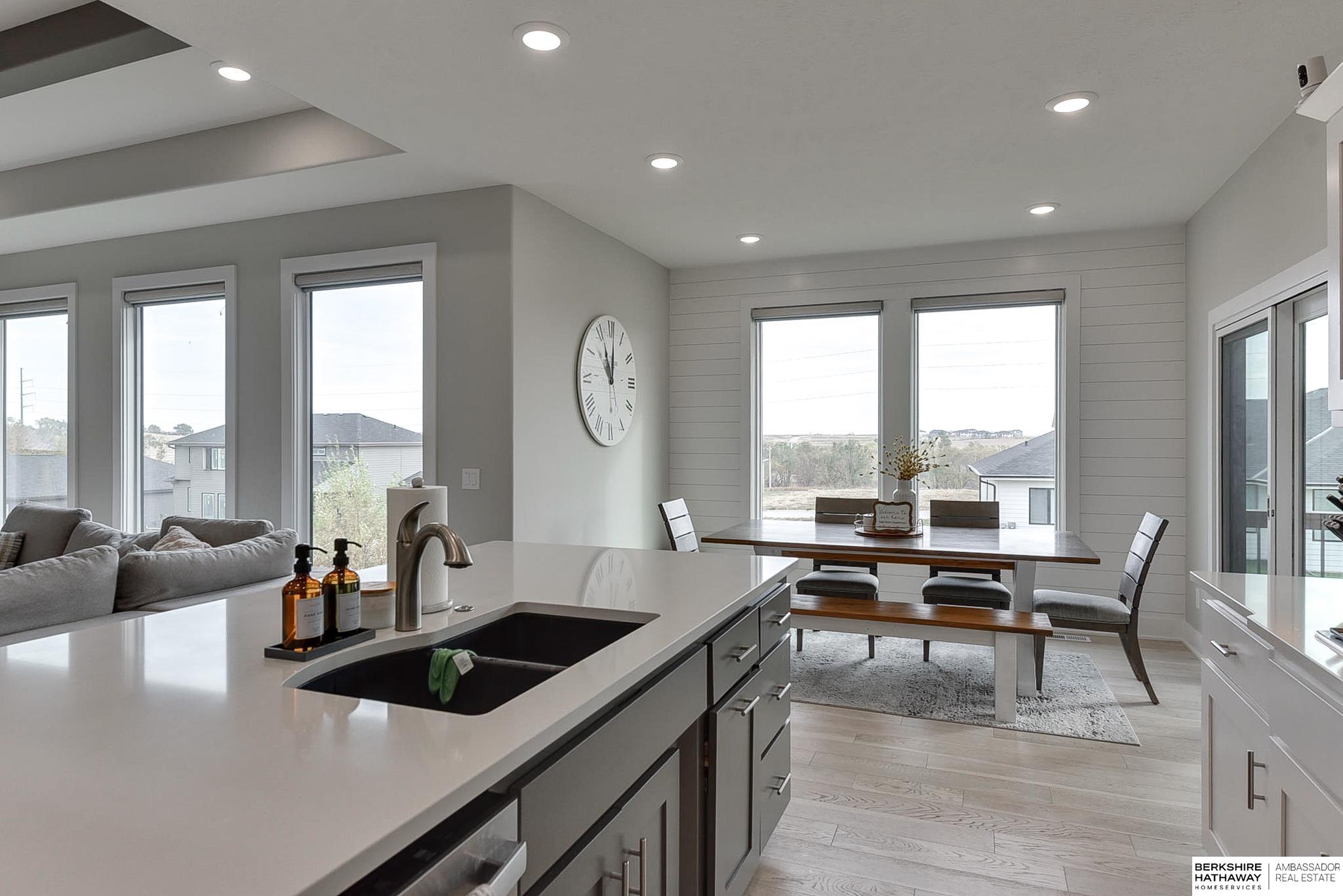 Omaha, Nebraska 68022, United States, 5 Bedrooms Bedrooms, ,3 BathroomsBathrooms,Residential,Pending,36267