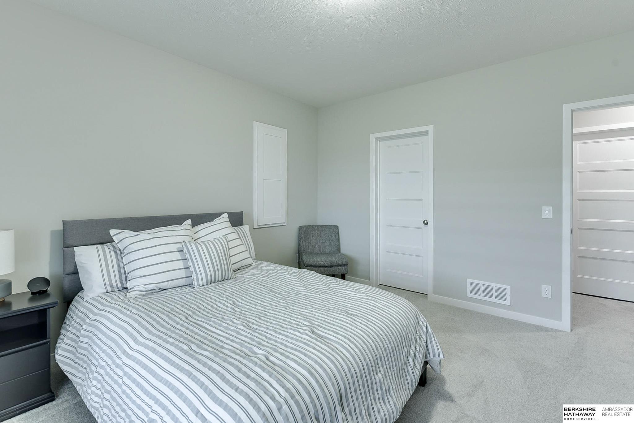 Omaha, Nebraska 68022, United States, 5 Bedrooms Bedrooms, ,3 BathroomsBathrooms,Residential,Pending,36267