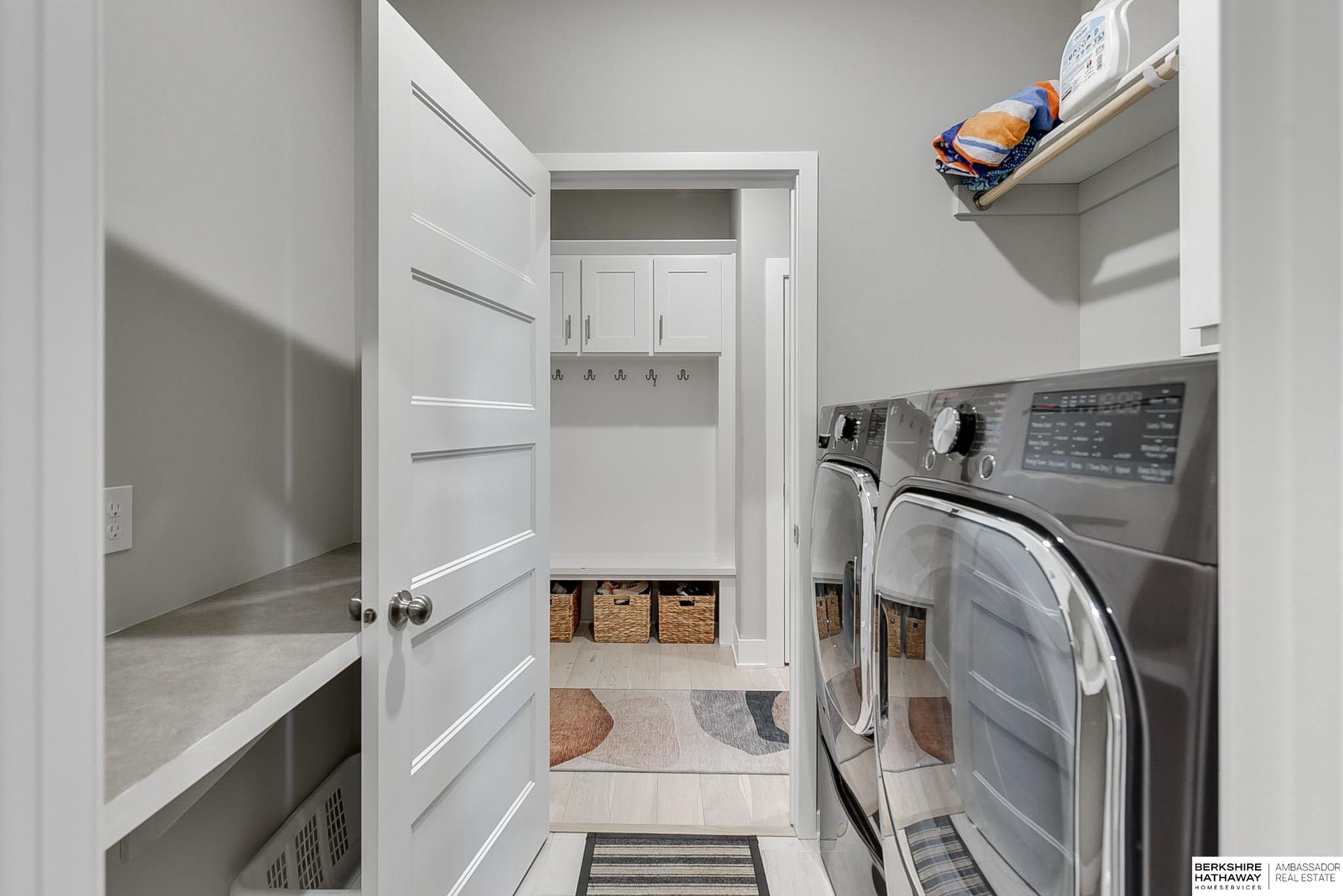 Omaha, Nebraska 68022, United States, 5 Bedrooms Bedrooms, ,3 BathroomsBathrooms,Residential,Pending,36267