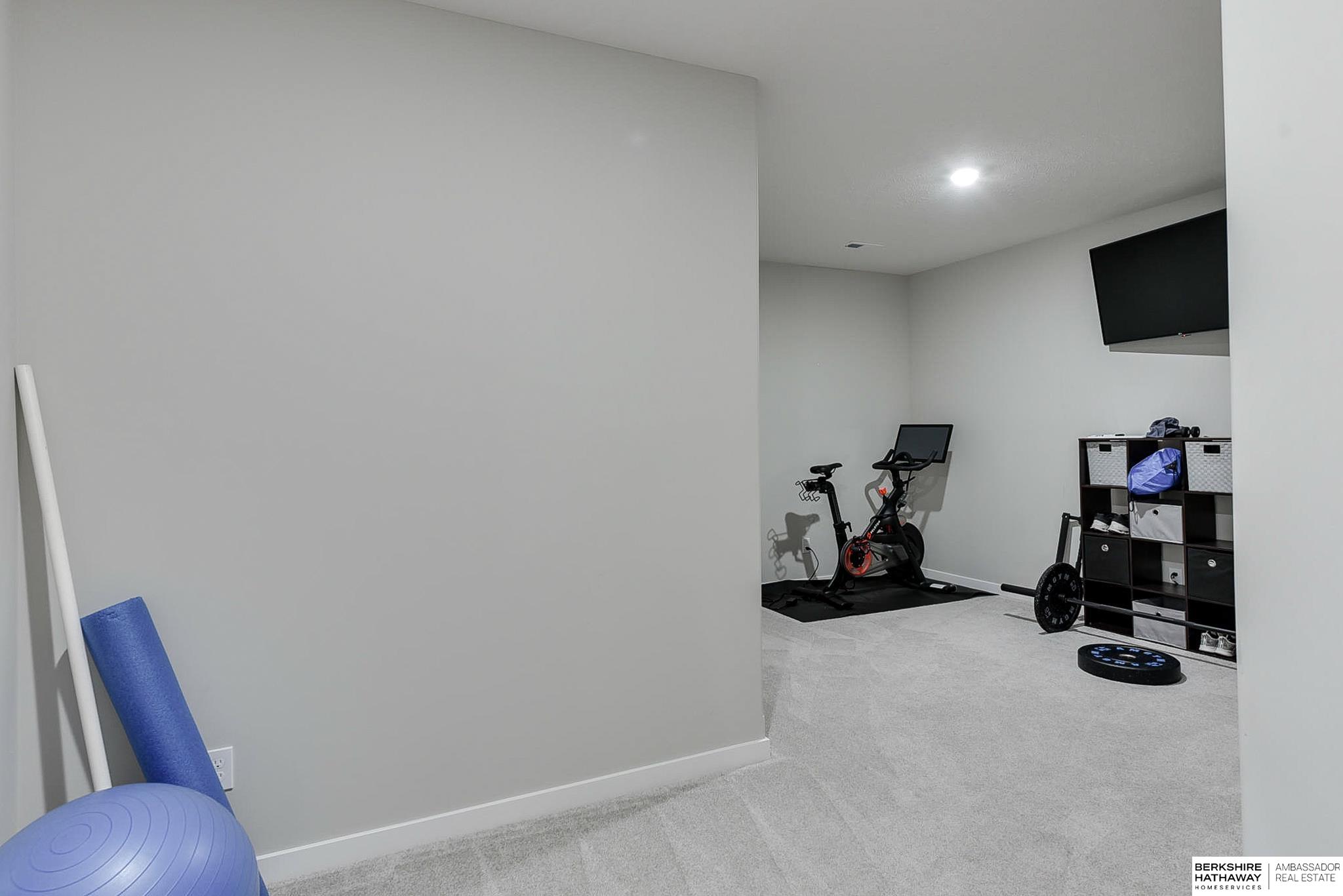 Omaha, Nebraska 68022, United States, 5 Bedrooms Bedrooms, ,3 BathroomsBathrooms,Residential,Pending,36267