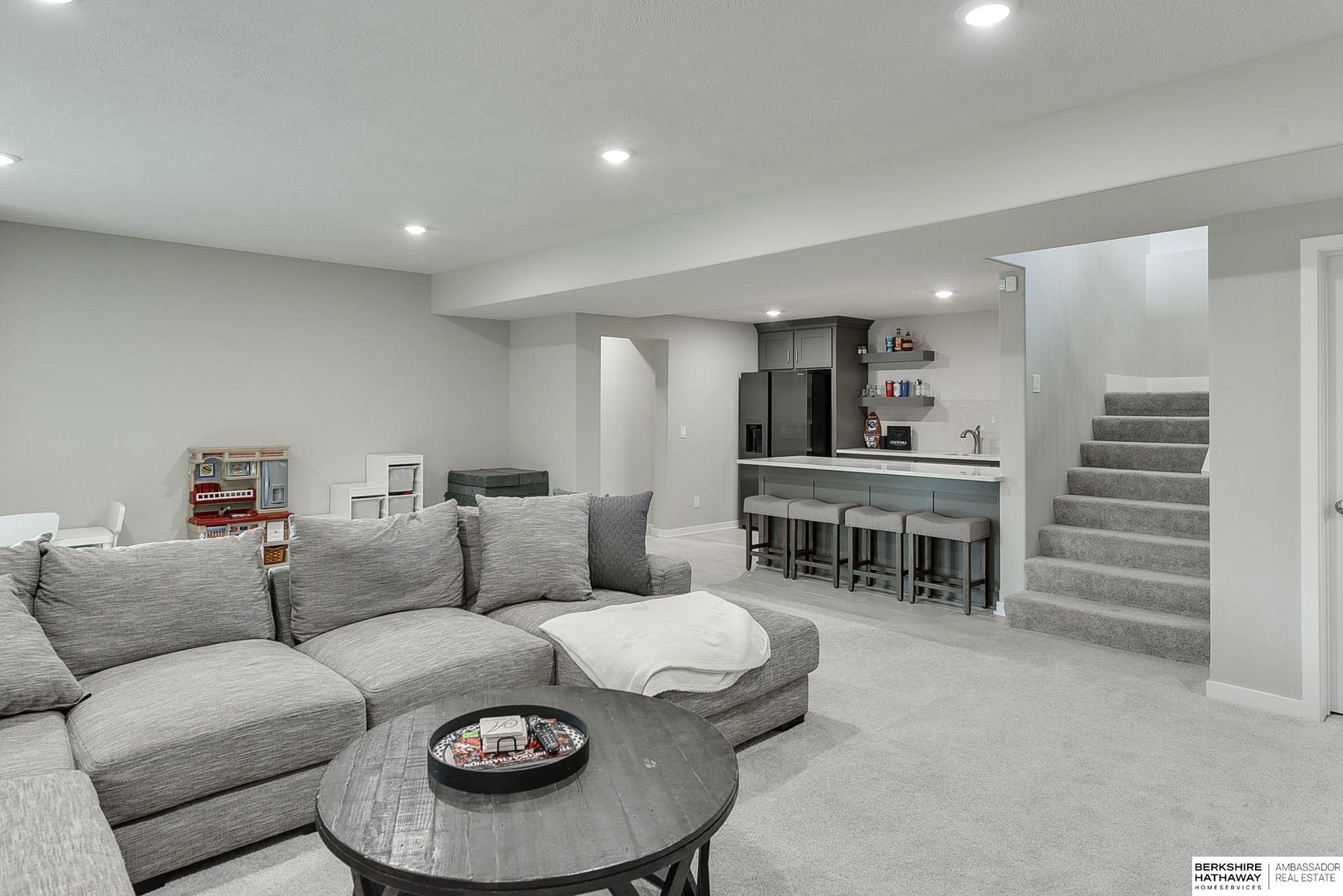 Omaha, Nebraska 68022, United States, 5 Bedrooms Bedrooms, ,3 BathroomsBathrooms,Residential,Pending,36267