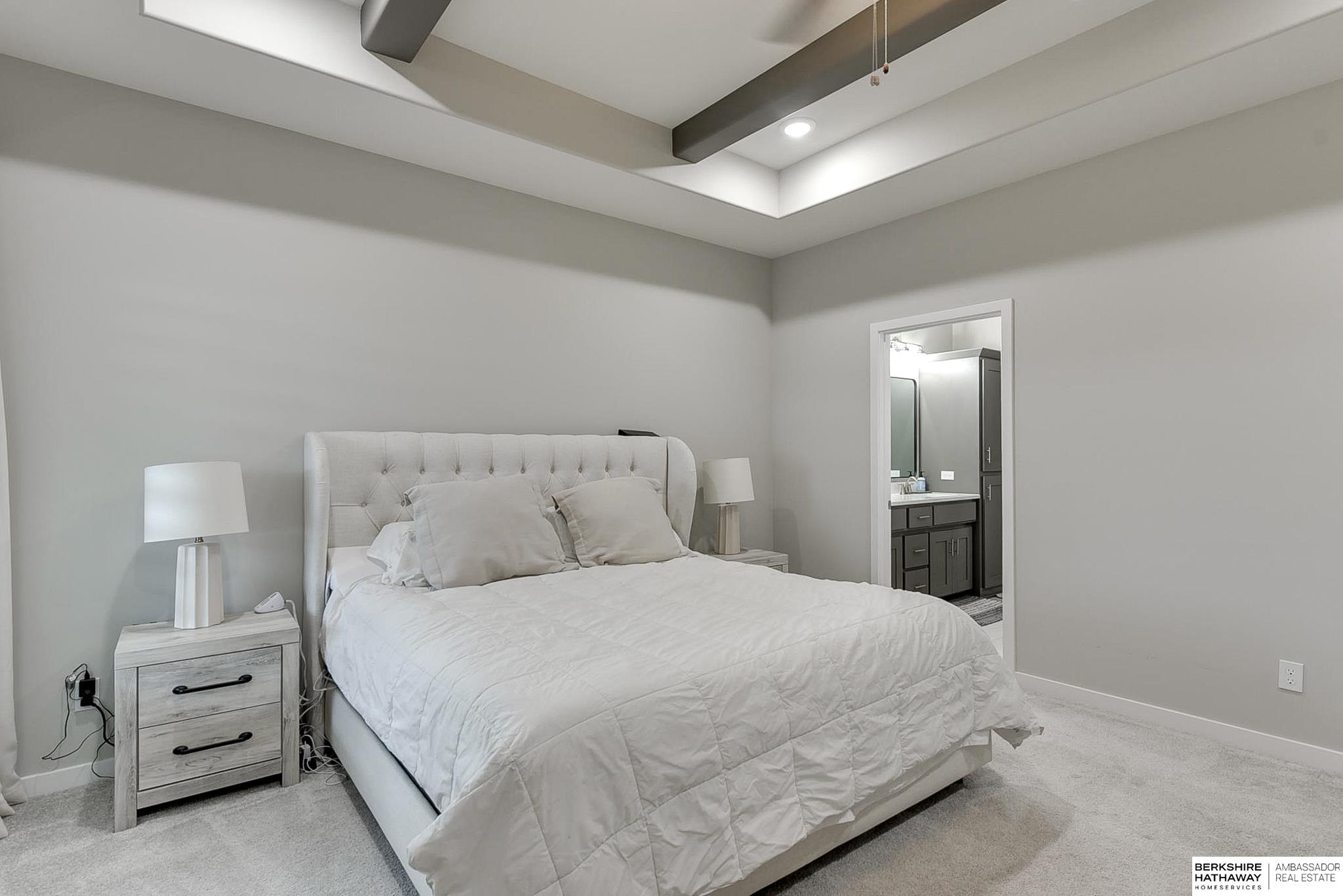 Omaha, Nebraska 68022, United States, 5 Bedrooms Bedrooms, ,3 BathroomsBathrooms,Residential,Pending,36267