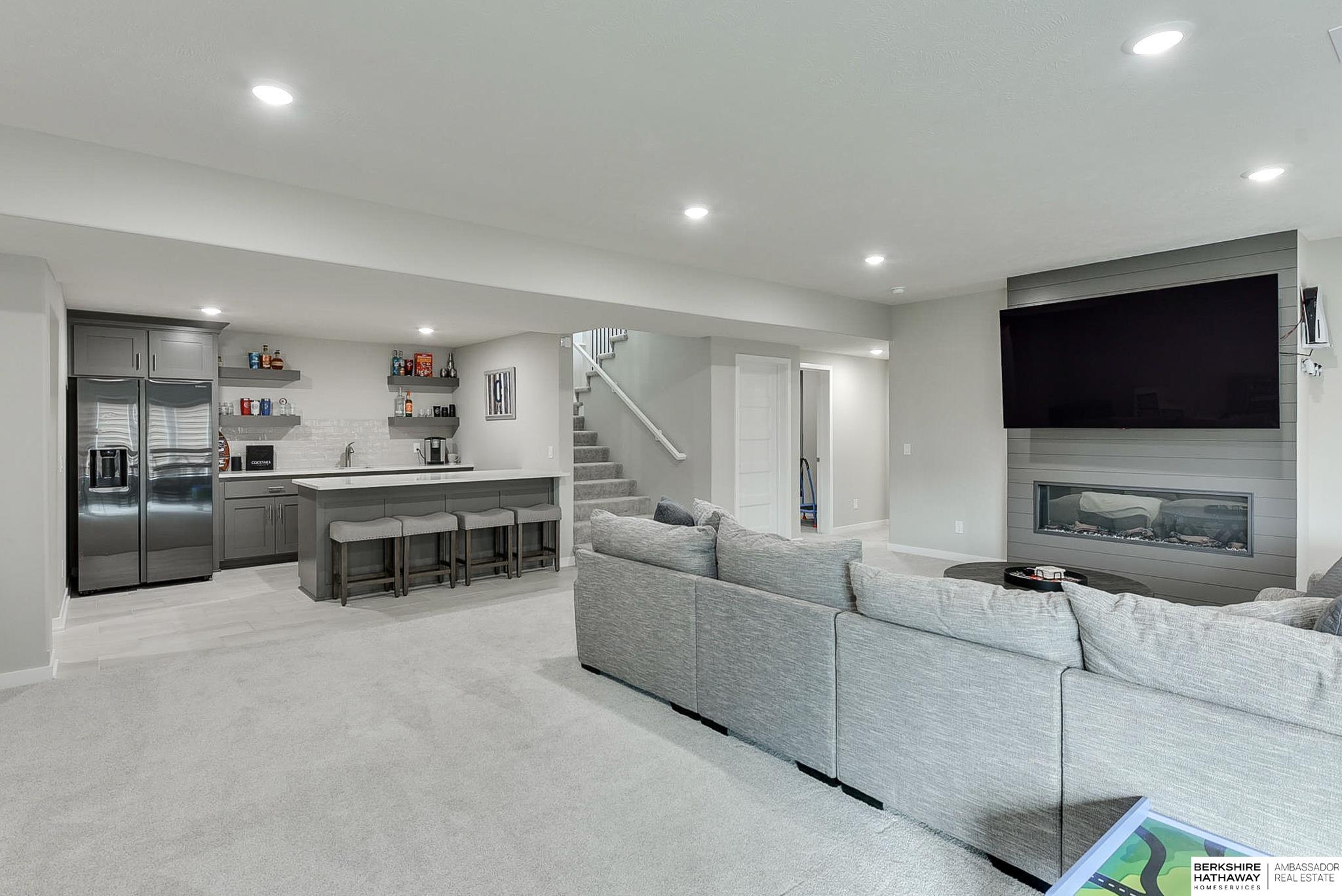 Omaha, Nebraska 68022, United States, 5 Bedrooms Bedrooms, ,3 BathroomsBathrooms,Residential,Pending,36267