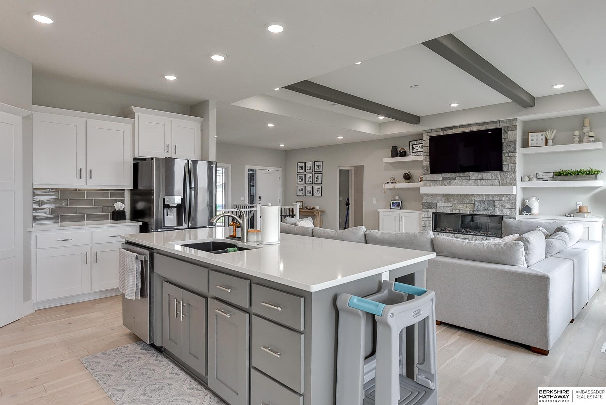 Omaha, Nebraska 68022, United States, 5 Bedrooms Bedrooms, ,3 BathroomsBathrooms,Residential,Pending,36267