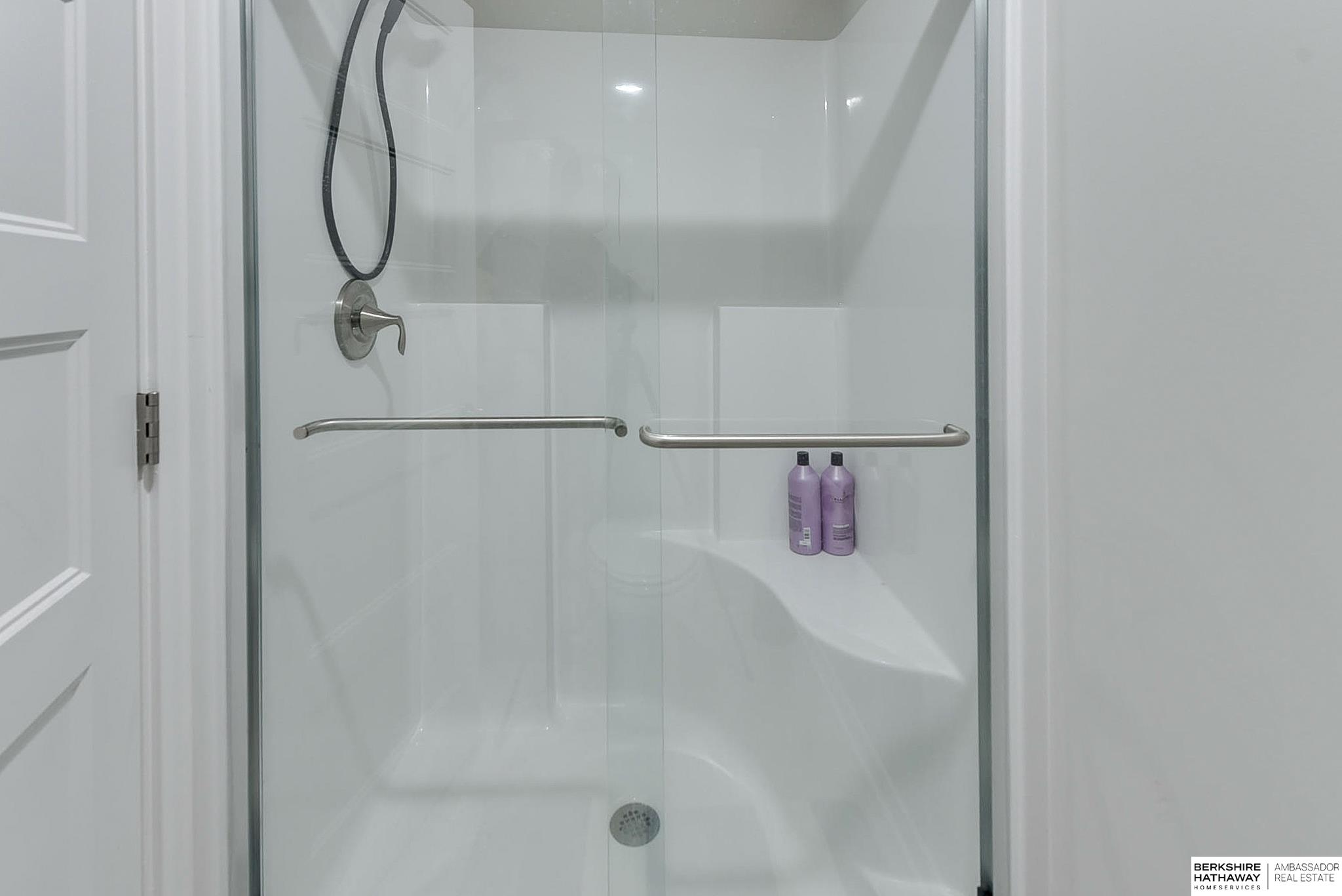 Omaha, Nebraska 68022, United States, 5 Bedrooms Bedrooms, ,3 BathroomsBathrooms,Residential,Pending,36267