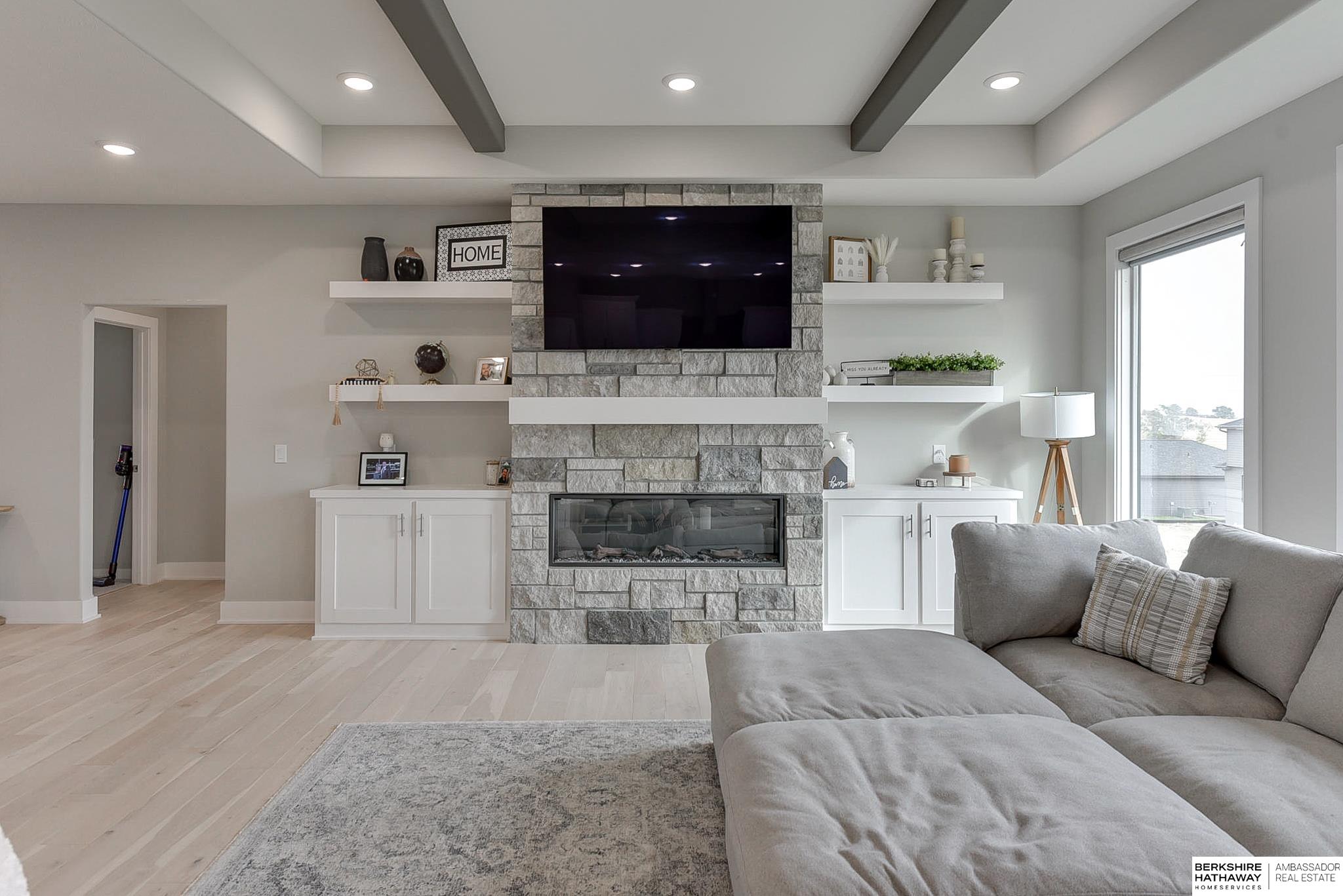 Omaha, Nebraska 68022, United States, 5 Bedrooms Bedrooms, ,3 BathroomsBathrooms,Residential,Pending,36267