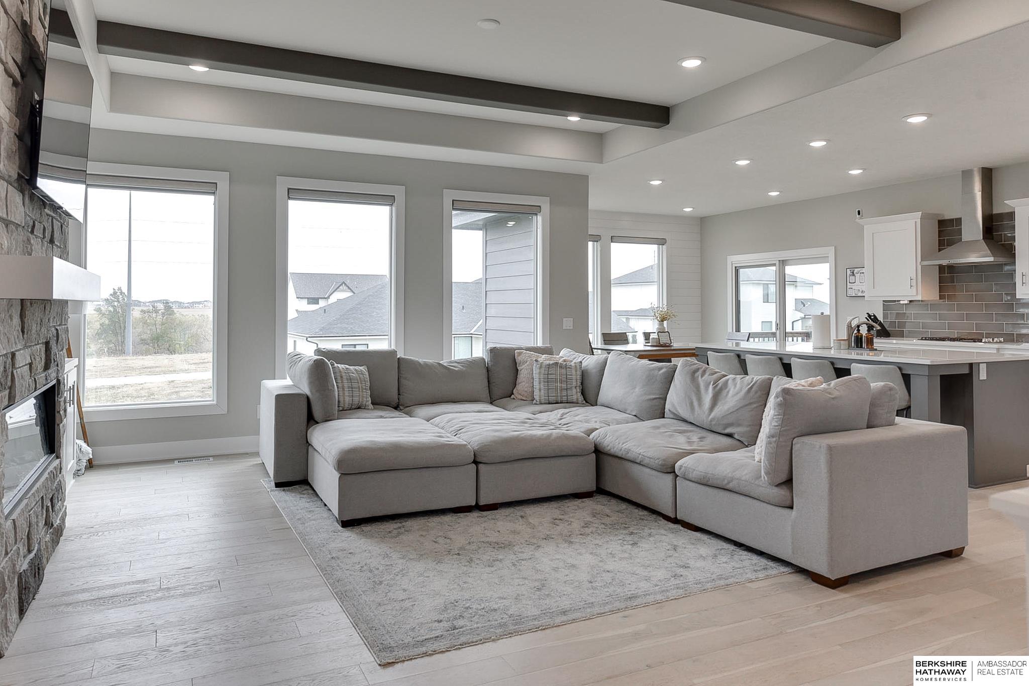 Omaha, Nebraska 68022, United States, 5 Bedrooms Bedrooms, ,3 BathroomsBathrooms,Residential,Pending,36267