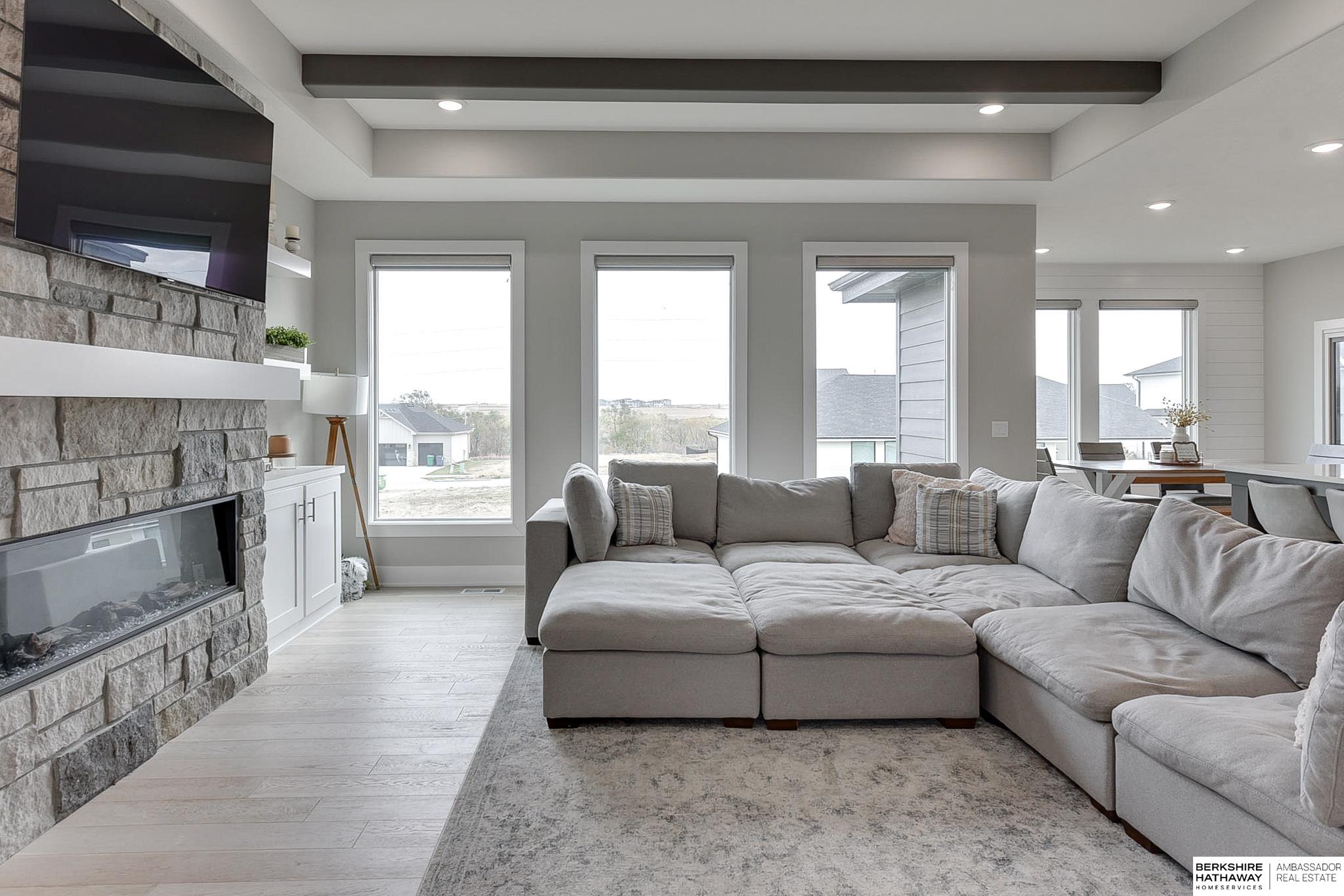 Omaha, Nebraska 68022, United States, 5 Bedrooms Bedrooms, ,3 BathroomsBathrooms,Residential,Pending,36267