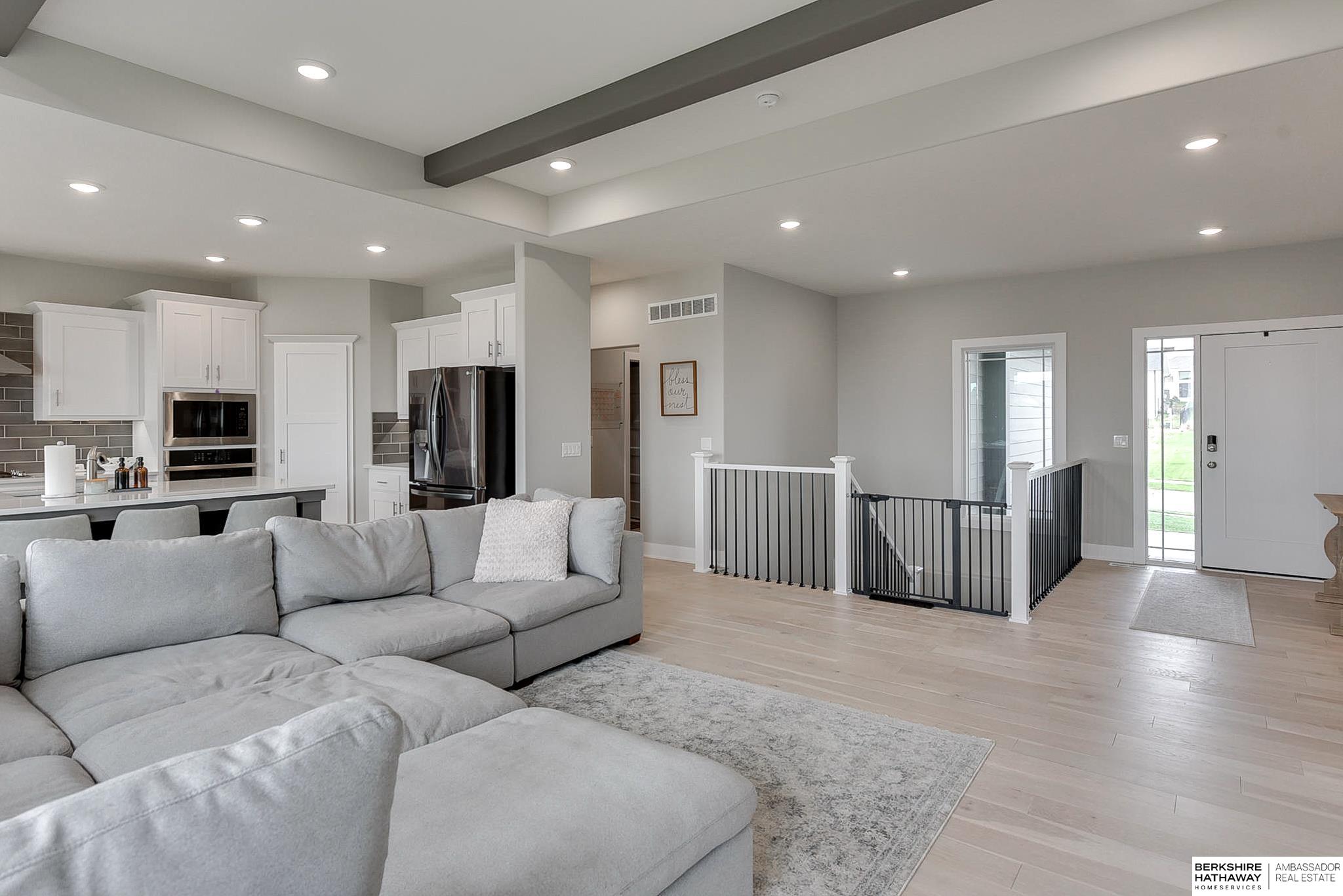 Omaha, Nebraska 68022, United States, 5 Bedrooms Bedrooms, ,3 BathroomsBathrooms,Residential,Pending,36267