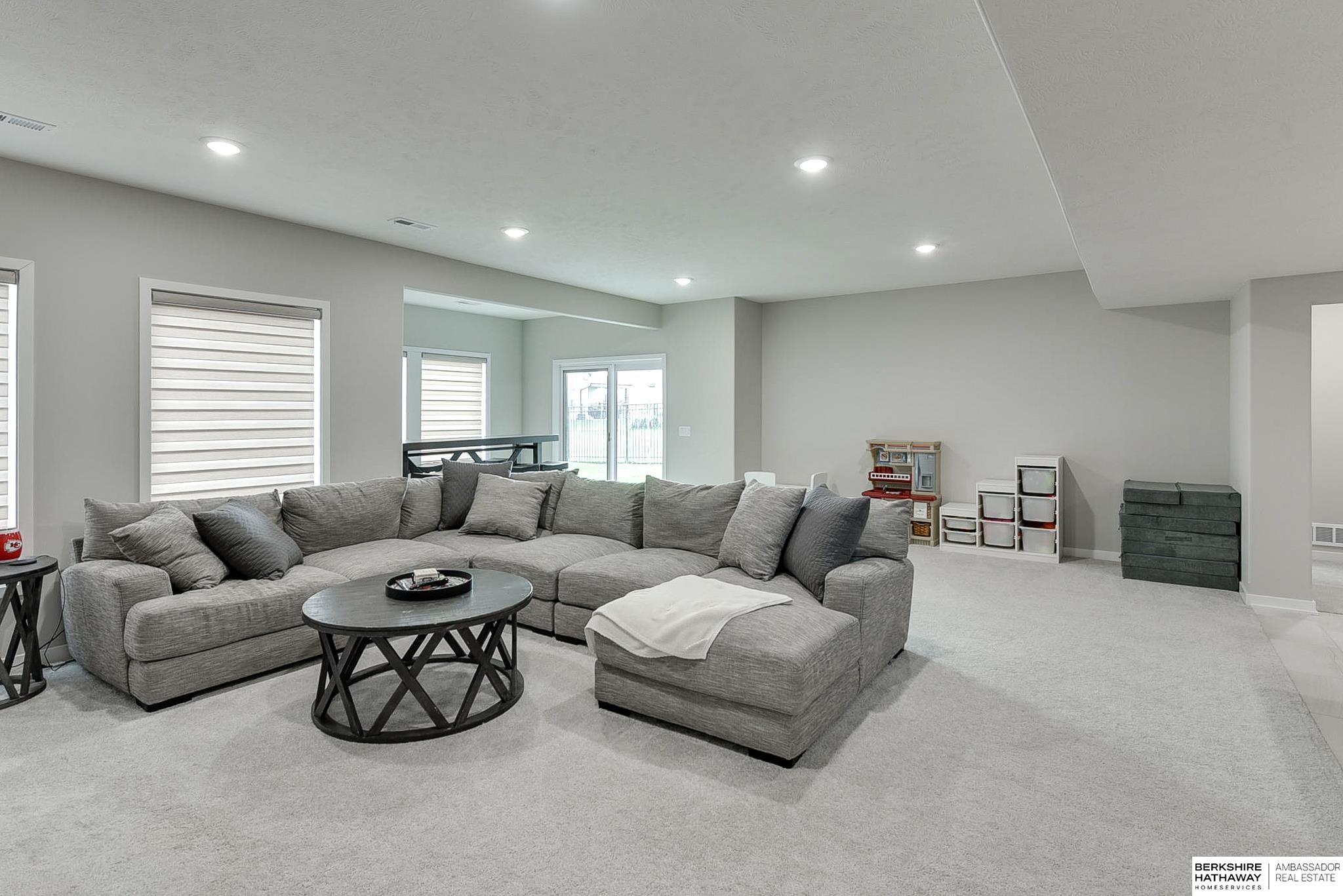 Omaha, Nebraska 68022, United States, 5 Bedrooms Bedrooms, ,3 BathroomsBathrooms,Residential,Pending,36267