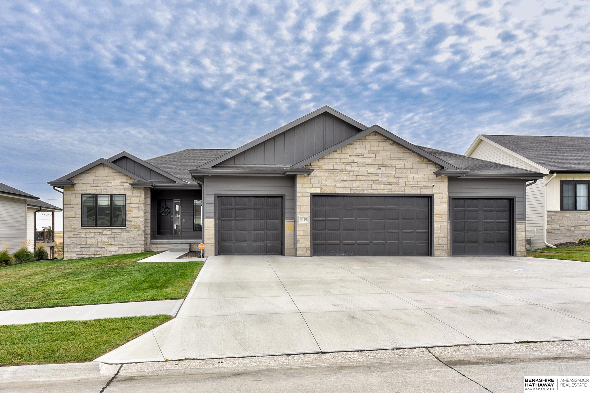 Omaha, Nebraska 68022, United States, 5 Bedrooms Bedrooms, ,3 BathroomsBathrooms,Residential,Pending,36267