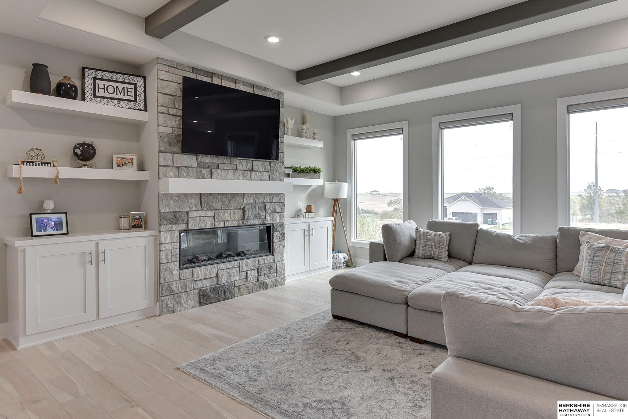 Omaha, Nebraska 68022, United States, 5 Bedrooms Bedrooms, ,3 BathroomsBathrooms,Residential,Pending,36267