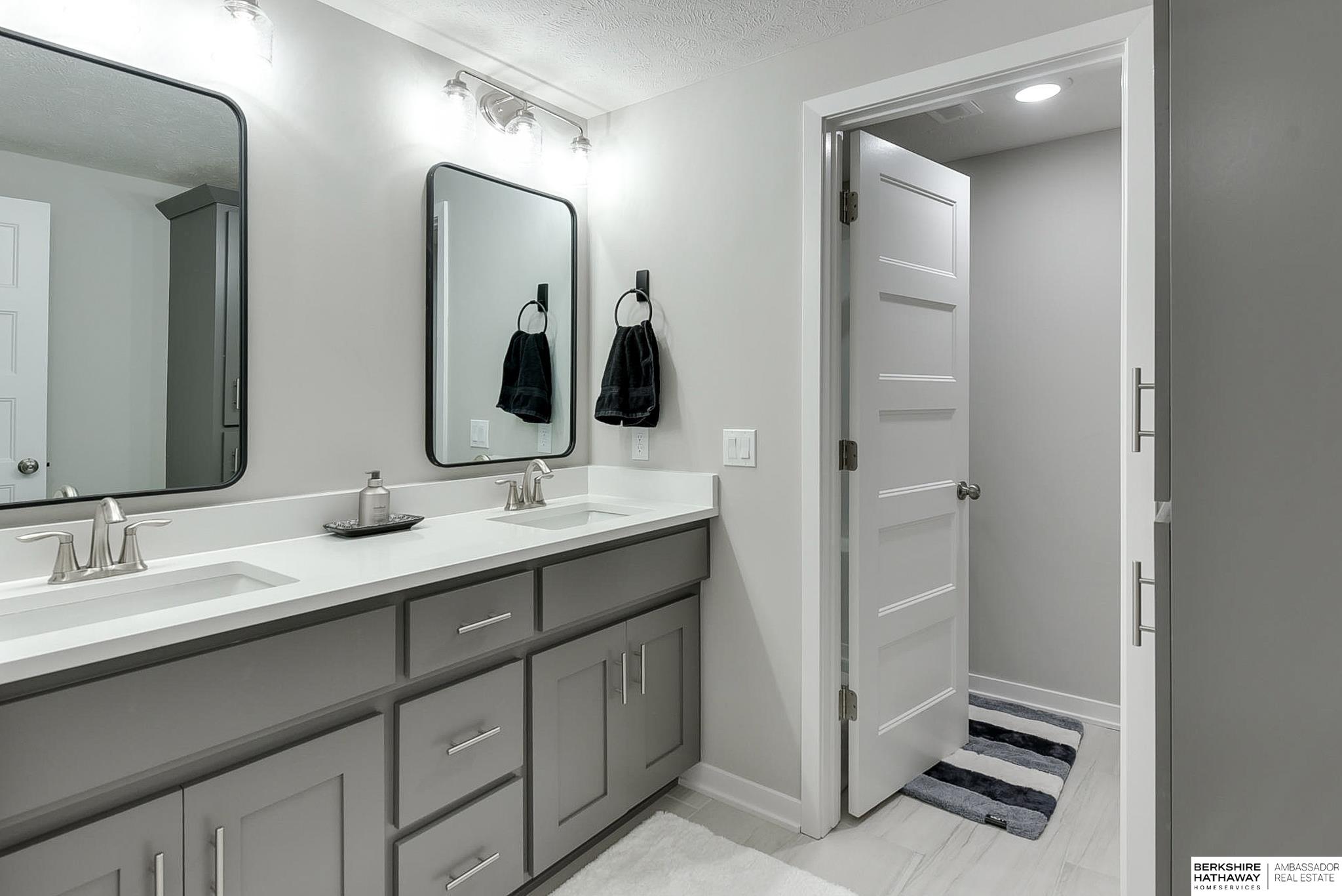 Omaha, Nebraska 68022, United States, 5 Bedrooms Bedrooms, ,3 BathroomsBathrooms,Residential,Pending,36267