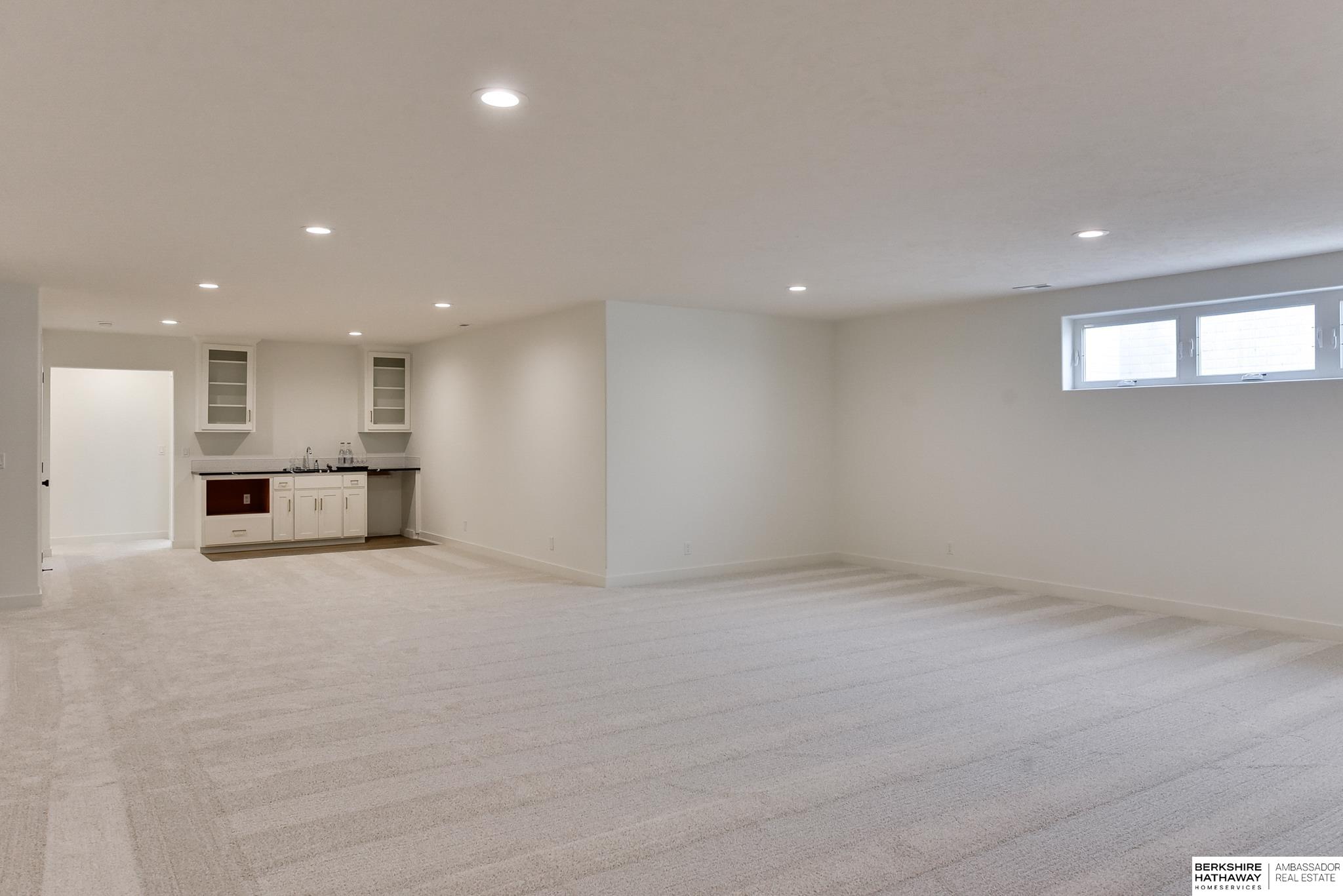 Omaha, Nebraska 68135, United States, 4 Bedrooms Bedrooms, ,3 BathroomsBathrooms,Residential,Active,30089