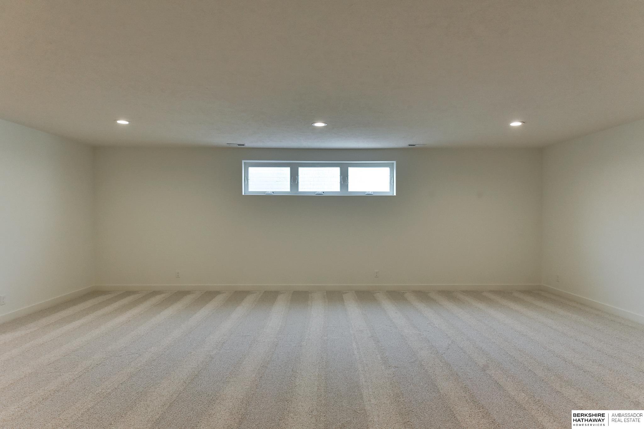 Omaha, Nebraska 68135, United States, 4 Bedrooms Bedrooms, ,3 BathroomsBathrooms,Residential,Active,30089