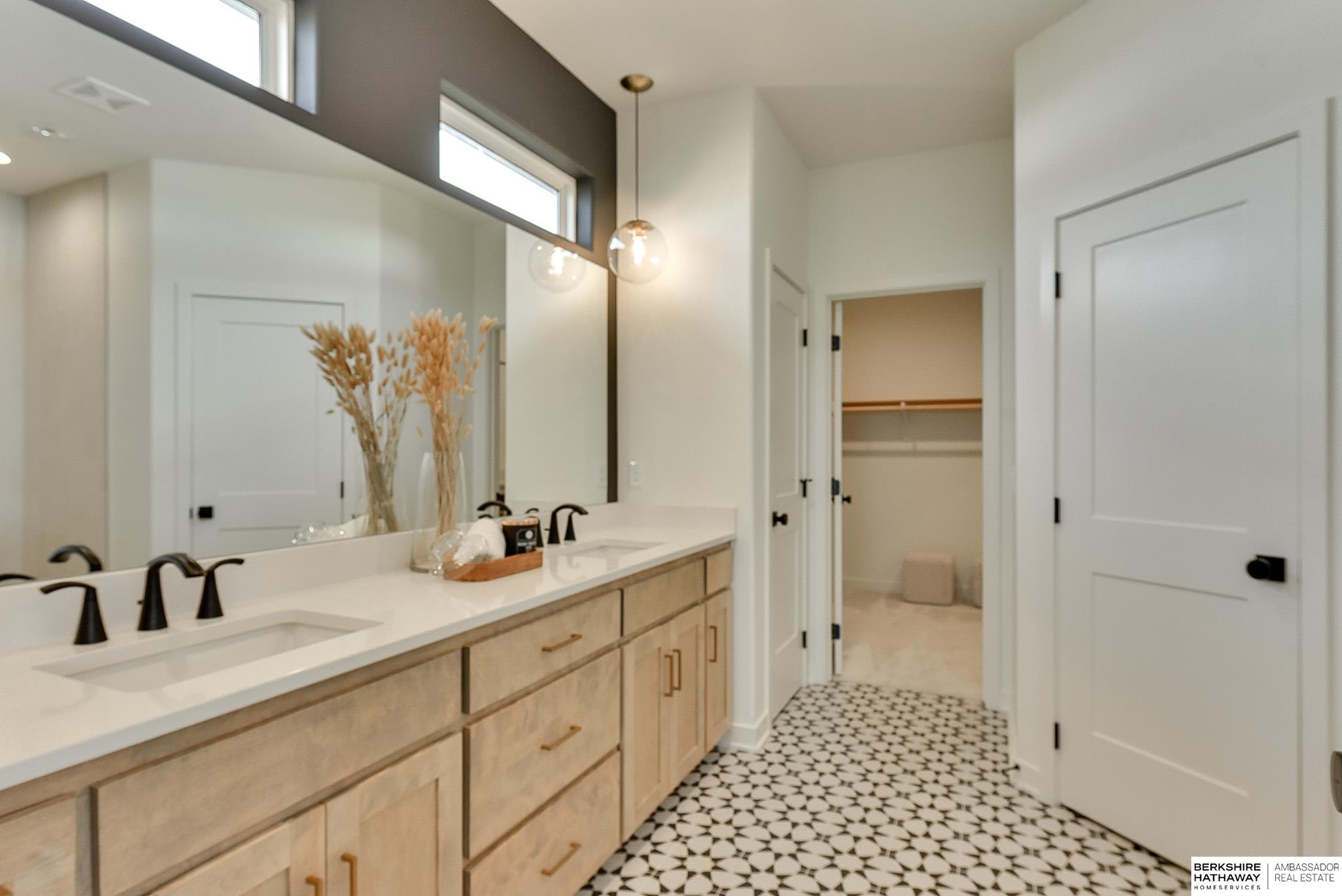 Omaha, Nebraska 68135, United States, 4 Bedrooms Bedrooms, ,3 BathroomsBathrooms,Residential,Active,30089