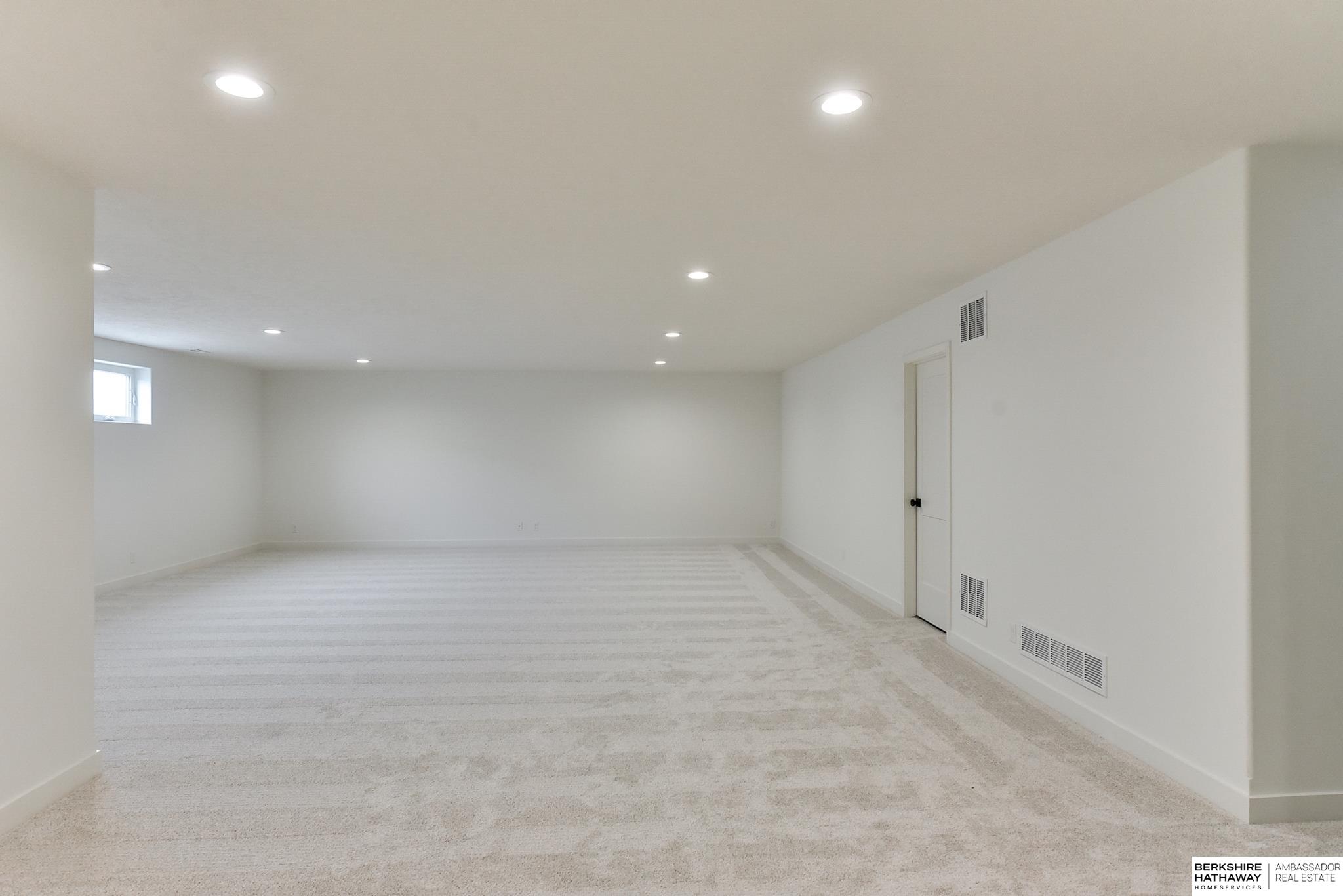 Omaha, Nebraska 68135, United States, 4 Bedrooms Bedrooms, ,3 BathroomsBathrooms,Residential,Active,30089