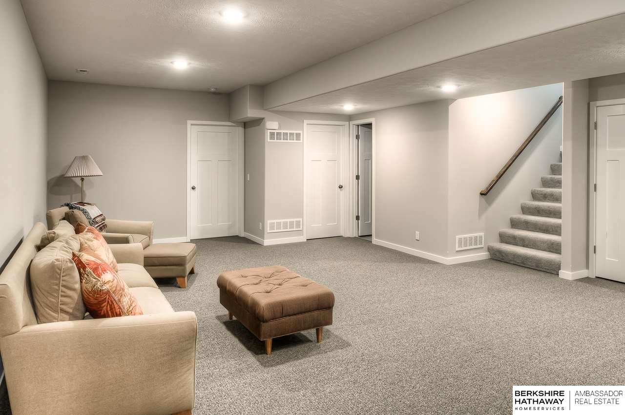 Bellevue, Nebraska 68123, United States, 5 Bedrooms Bedrooms, ,3 BathroomsBathrooms,Residential,Active,72895