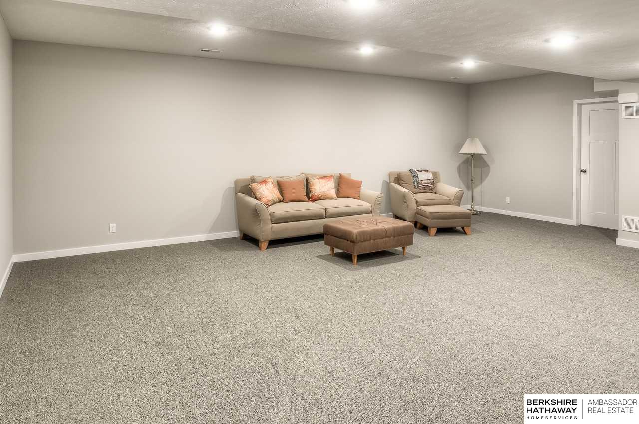 Bellevue, Nebraska 68123, United States, 5 Bedrooms Bedrooms, ,3 BathroomsBathrooms,Residential,Active,72895