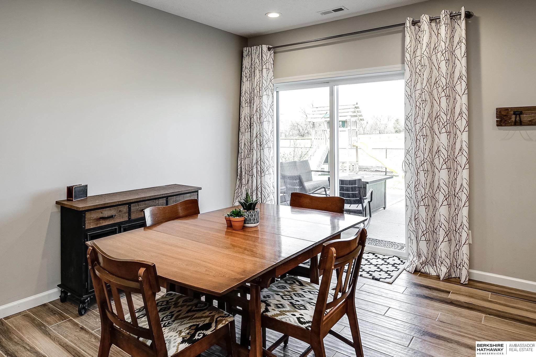 Yutan, Nebraska 68073, United States, 5 Bedrooms Bedrooms, ,3 BathroomsBathrooms,Residential,Pending,120040