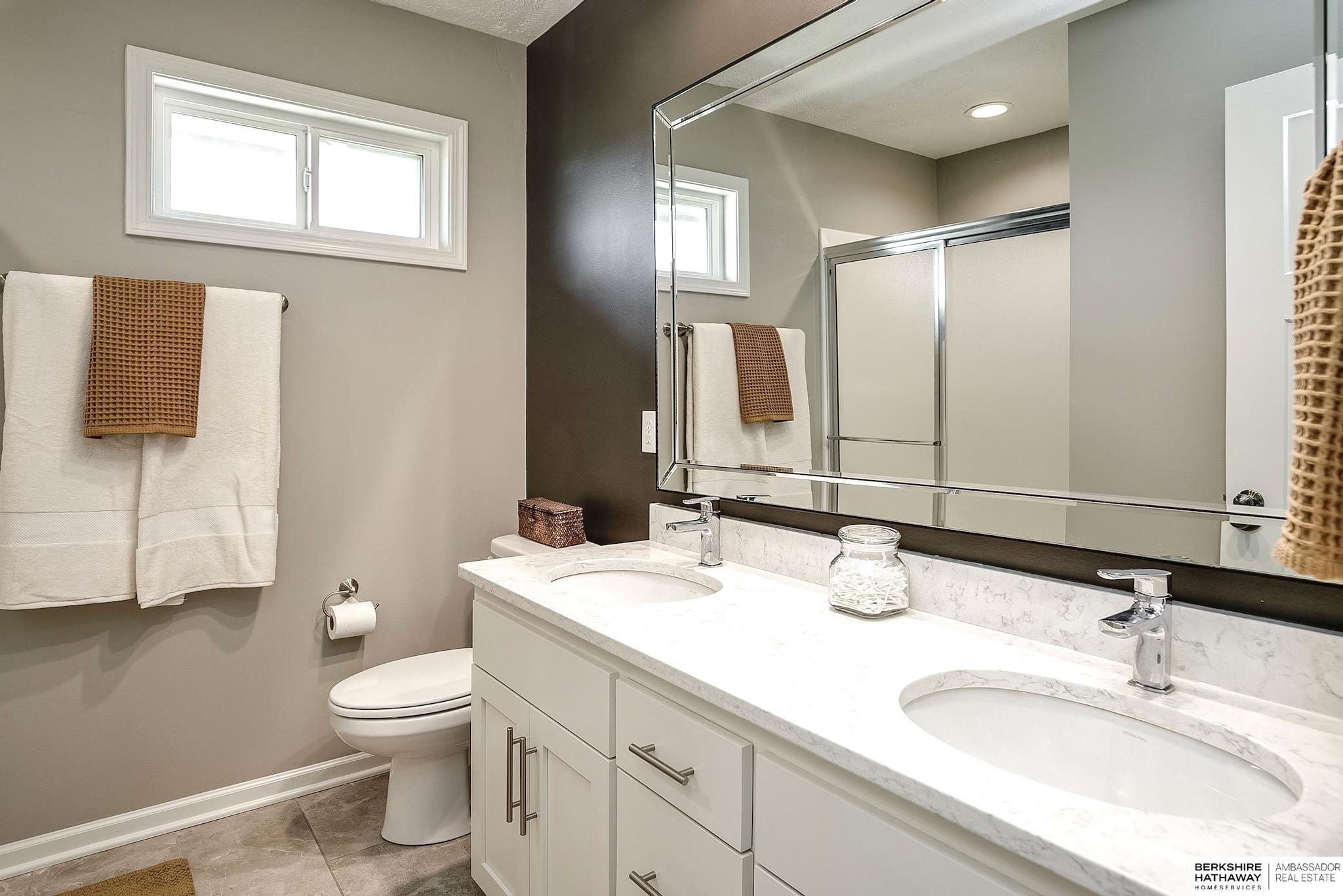 Yutan, Nebraska 68073, United States, 5 Bedrooms Bedrooms, ,3 BathroomsBathrooms,Residential,Pending,120040