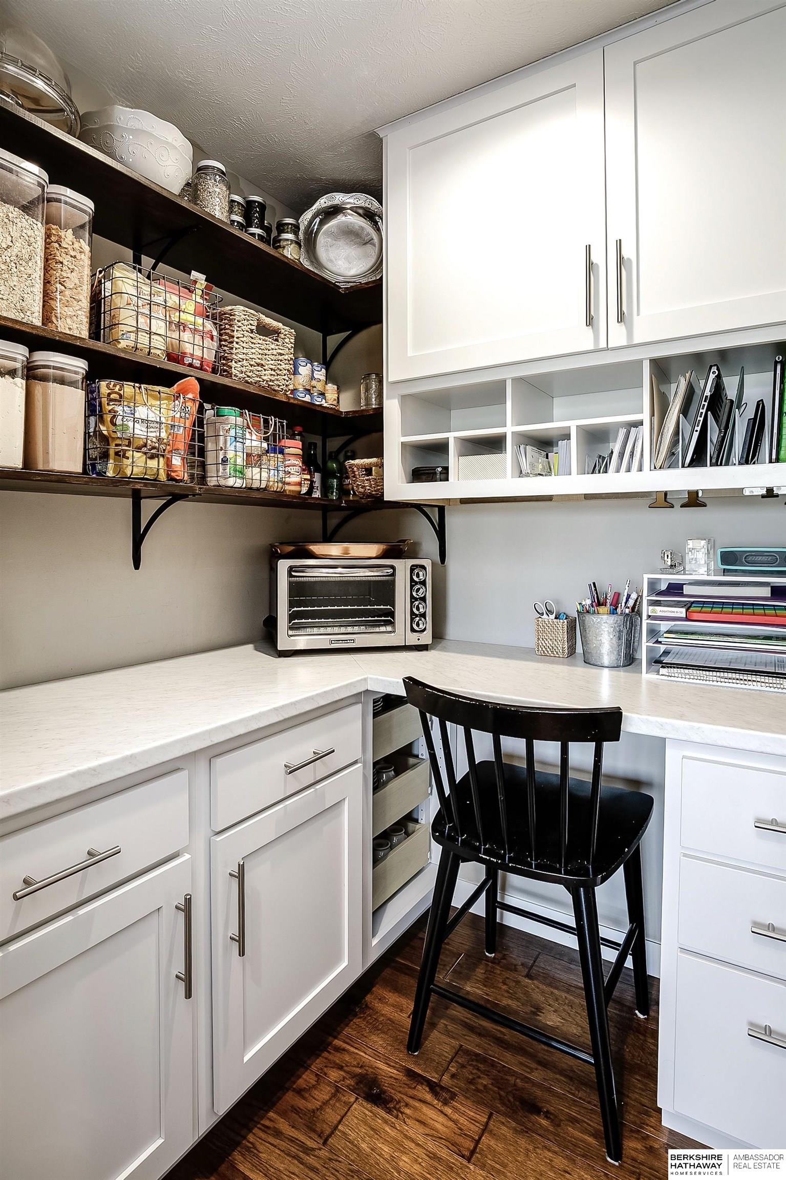 Yutan, Nebraska 68073, United States, 5 Bedrooms Bedrooms, ,3 BathroomsBathrooms,Residential,Pending,120040