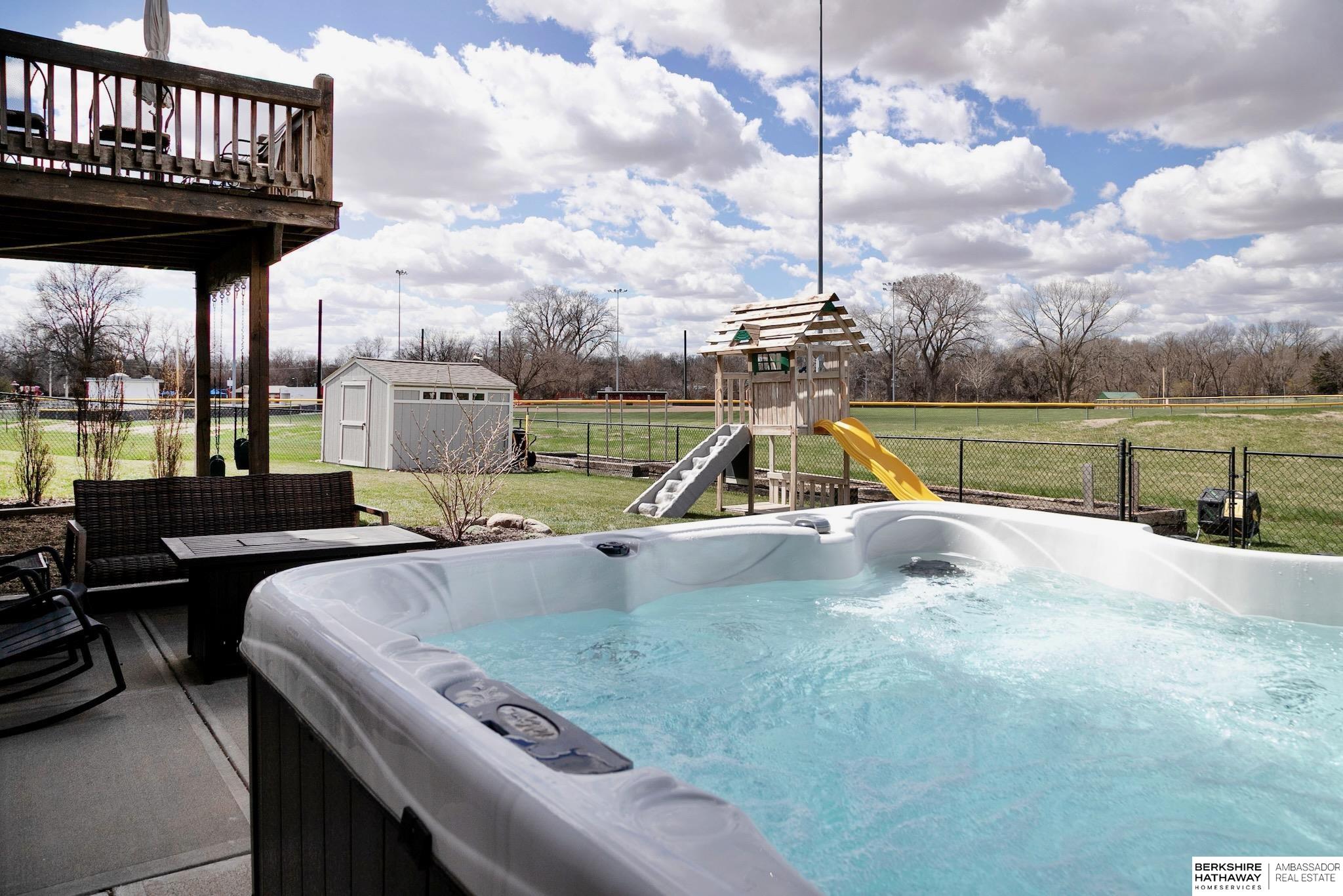 Yutan, Nebraska 68073, United States, 5 Bedrooms Bedrooms, ,3 BathroomsBathrooms,Residential,Pending,120040