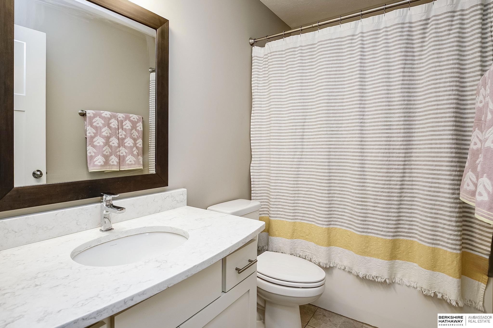 Yutan, Nebraska 68073, United States, 5 Bedrooms Bedrooms, ,3 BathroomsBathrooms,Residential,Pending,120040