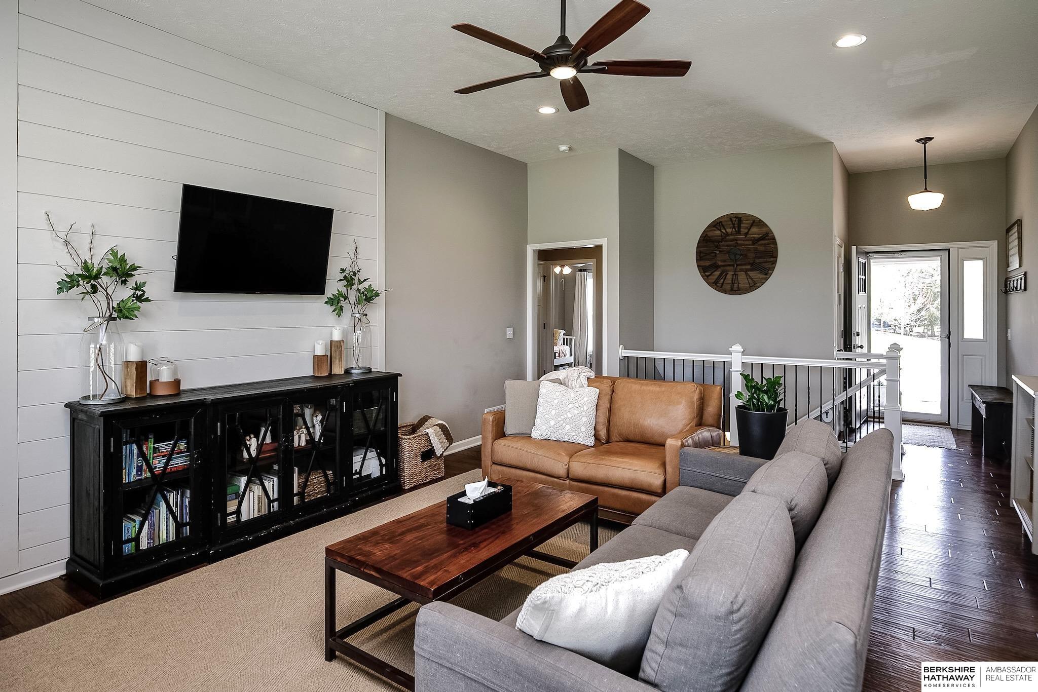 Yutan, Nebraska 68073, United States, 5 Bedrooms Bedrooms, ,3 BathroomsBathrooms,Residential,Pending,120040