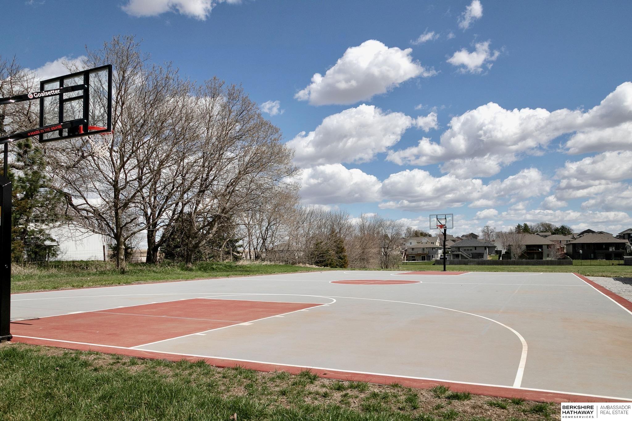 Yutan, Nebraska 68073, United States, 5 Bedrooms Bedrooms, ,3 BathroomsBathrooms,Residential,Pending,120040