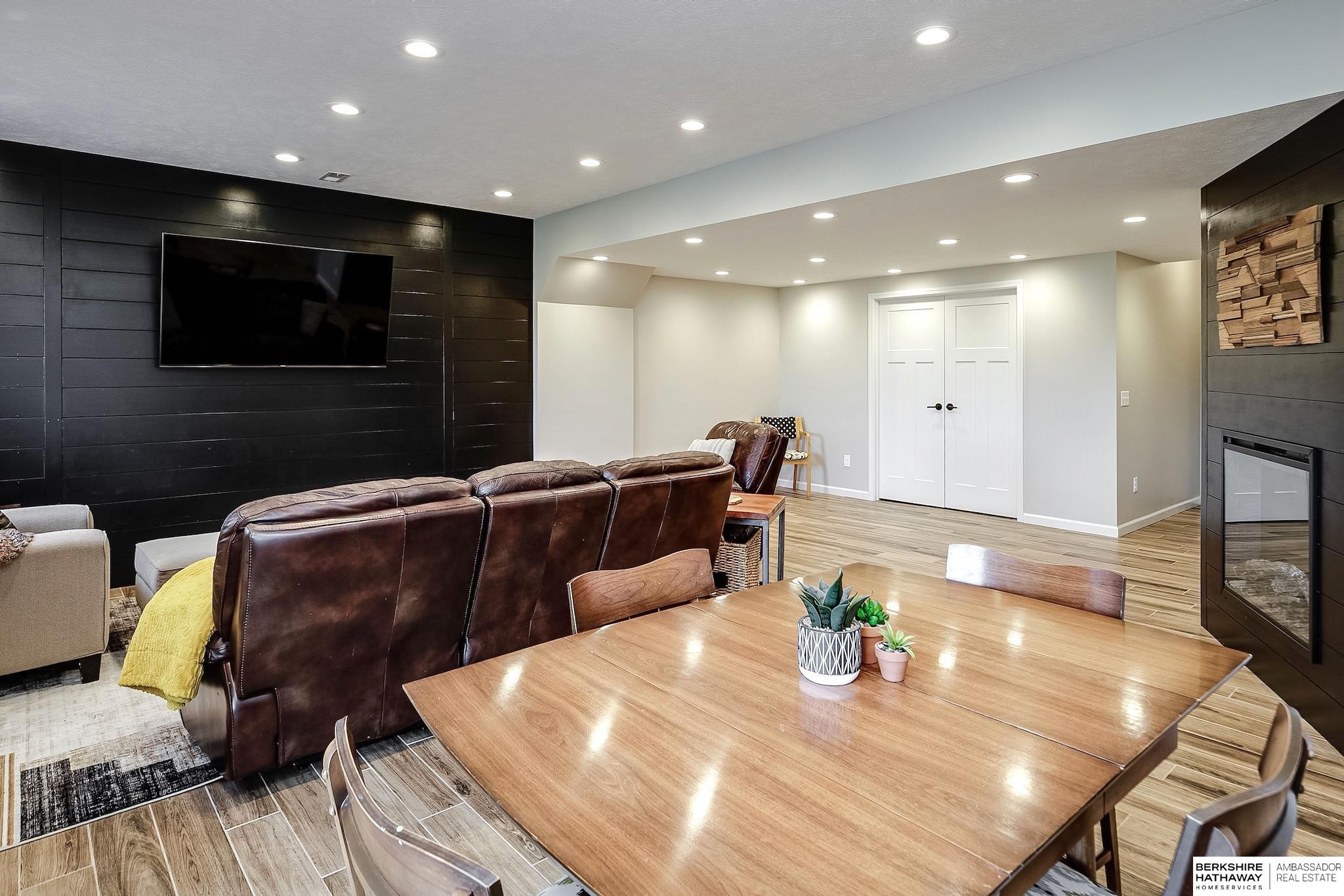 Yutan, Nebraska 68073, United States, 5 Bedrooms Bedrooms, ,3 BathroomsBathrooms,Residential,Pending,120040