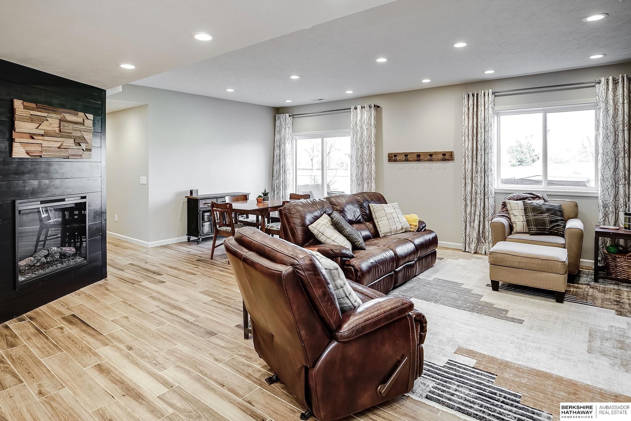 Yutan, Nebraska 68073, United States, 5 Bedrooms Bedrooms, ,3 BathroomsBathrooms,Residential,Pending,120040