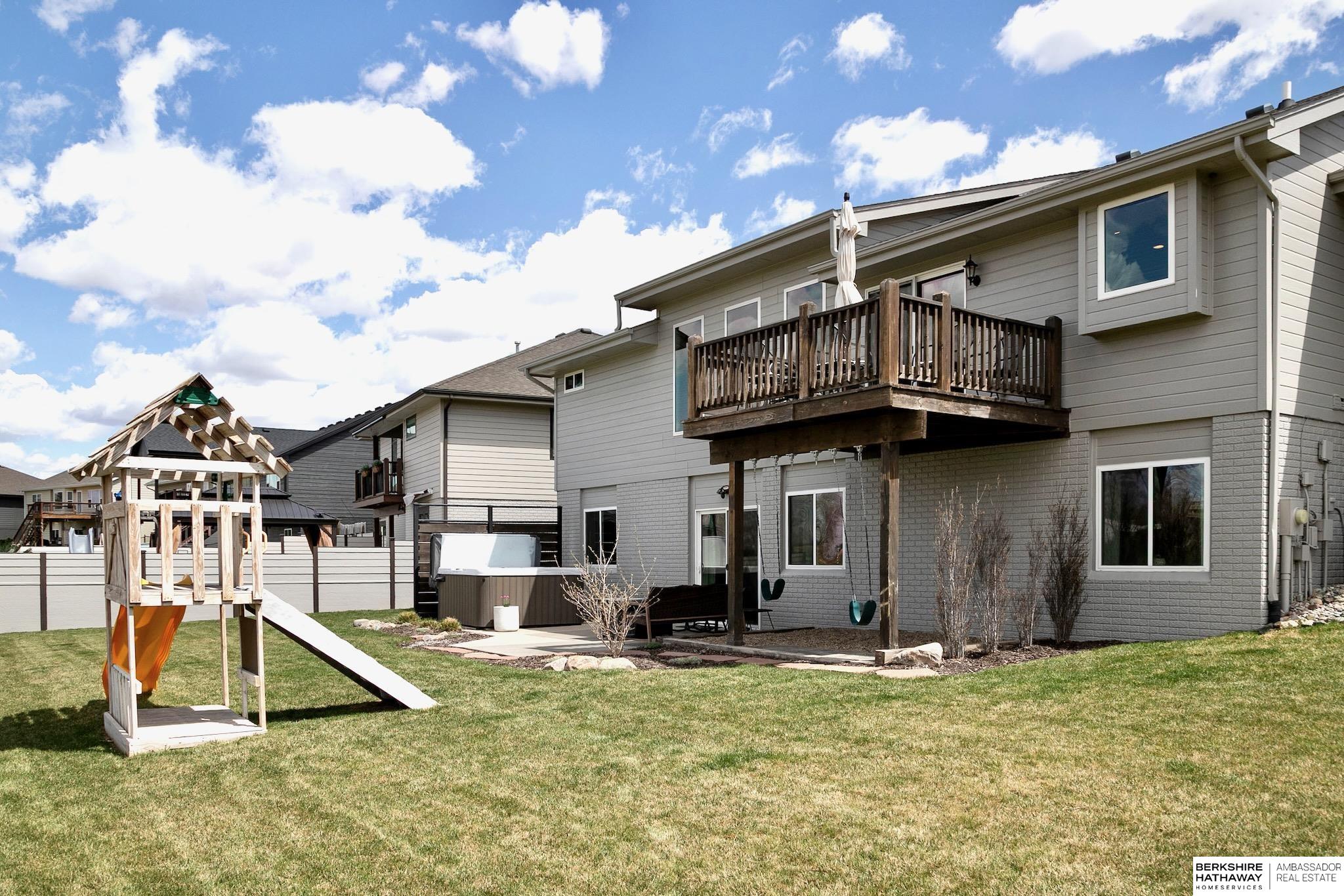 Yutan, Nebraska 68073, United States, 5 Bedrooms Bedrooms, ,3 BathroomsBathrooms,Residential,Pending,120040