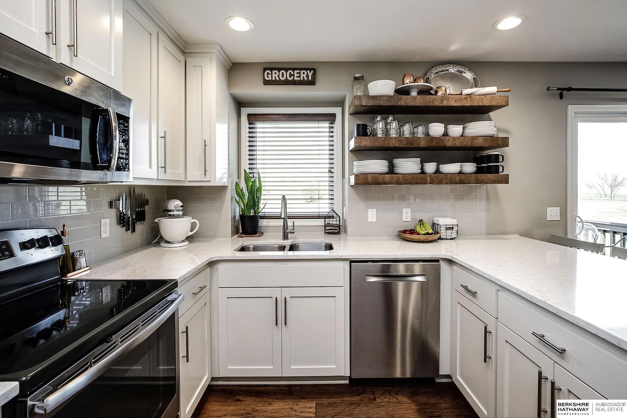 Yutan, Nebraska 68073, United States, 5 Bedrooms Bedrooms, ,3 BathroomsBathrooms,Residential,Pending,120040