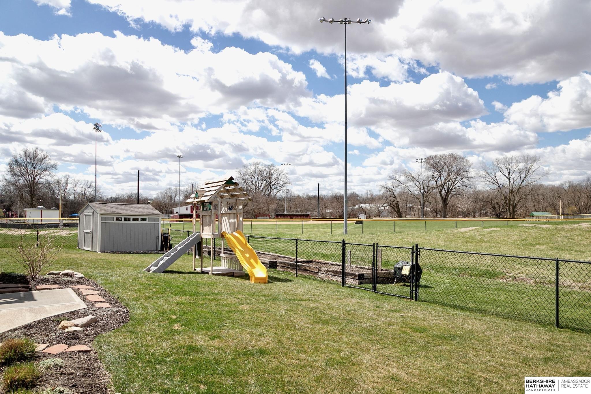 Yutan, Nebraska 68073, United States, 5 Bedrooms Bedrooms, ,3 BathroomsBathrooms,Residential,Pending,120040