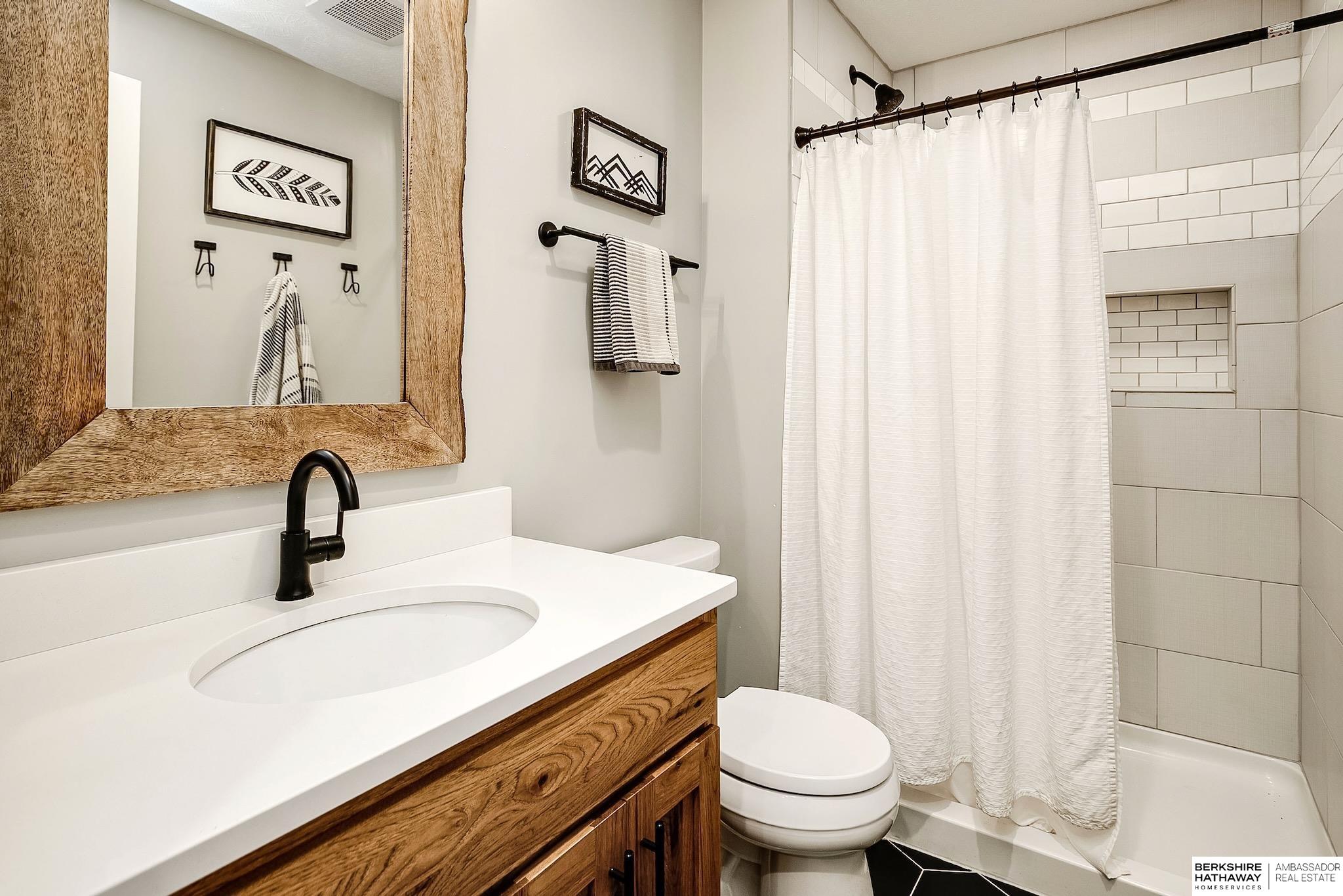 Yutan, Nebraska 68073, United States, 5 Bedrooms Bedrooms, ,3 BathroomsBathrooms,Residential,Pending,120040