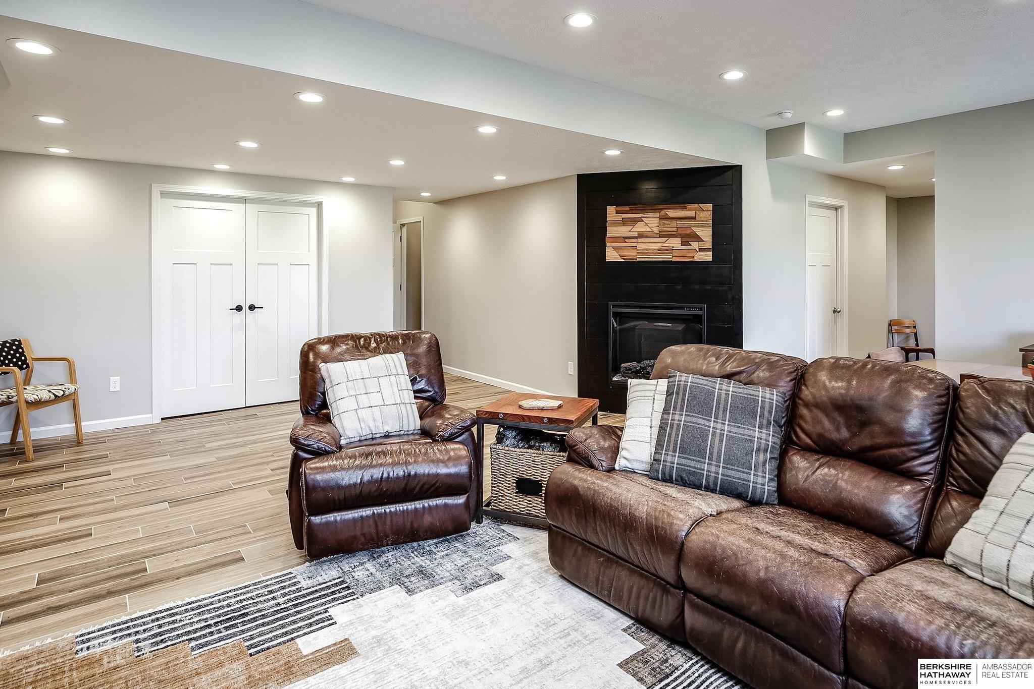 Yutan, Nebraska 68073, United States, 5 Bedrooms Bedrooms, ,3 BathroomsBathrooms,Residential,Pending,120040