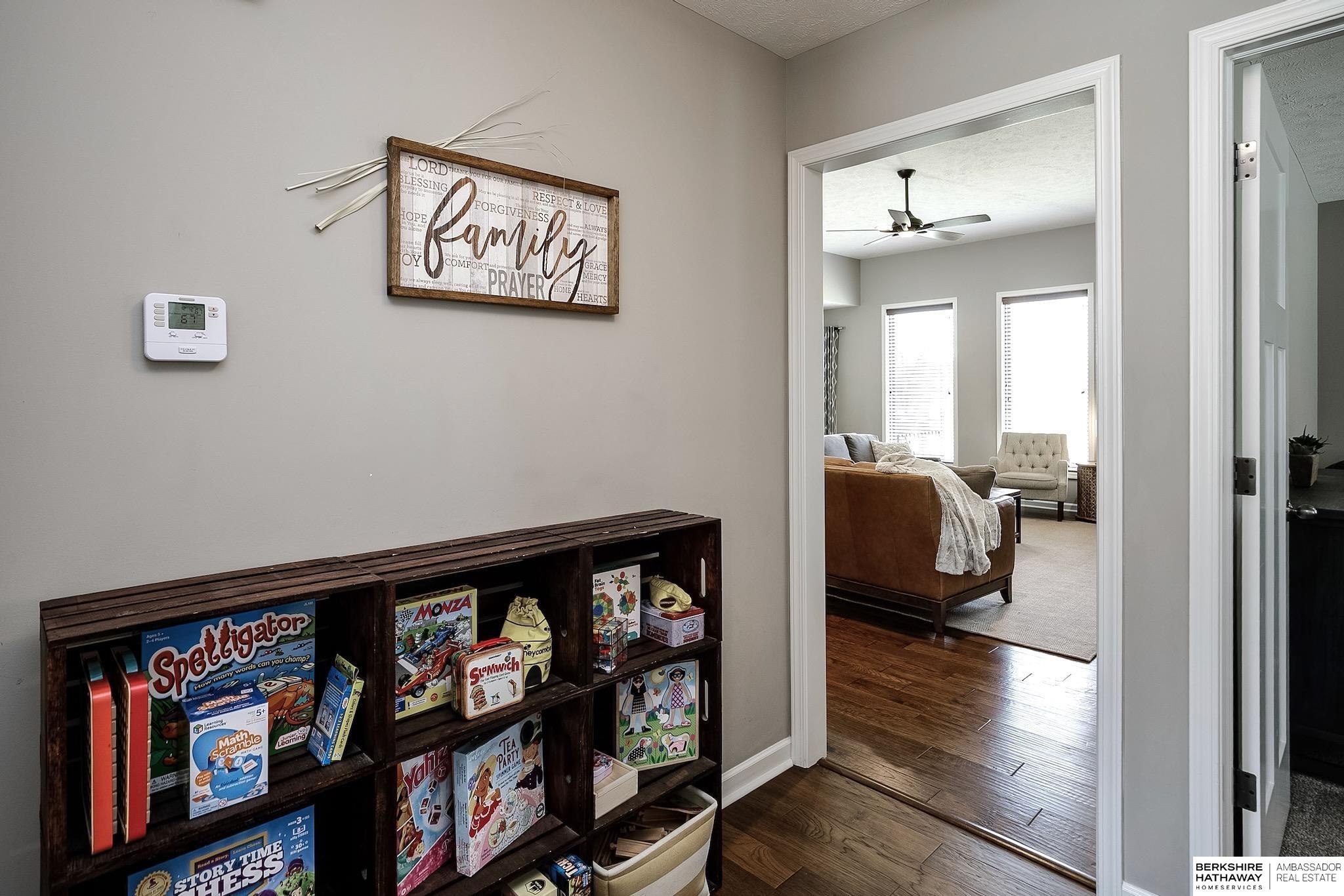 Yutan, Nebraska 68073, United States, 5 Bedrooms Bedrooms, ,3 BathroomsBathrooms,Residential,Pending,120040