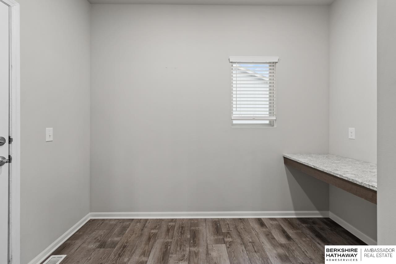 Bellevue, Nebraska 68123, United States, 4 Bedrooms Bedrooms, ,3 BathroomsBathrooms,Residential,Pending,22825