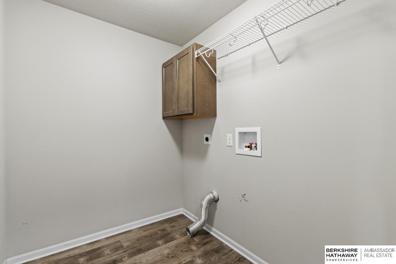 Bellevue, Nebraska 68123, United States, 4 Bedrooms Bedrooms, ,3 BathroomsBathrooms,Residential,Pending,22825