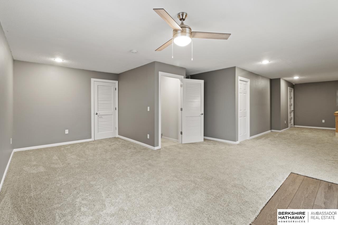 Bellevue, Nebraska 68123, United States, 4 Bedrooms Bedrooms, ,3 BathroomsBathrooms,Residential,Pending,22825