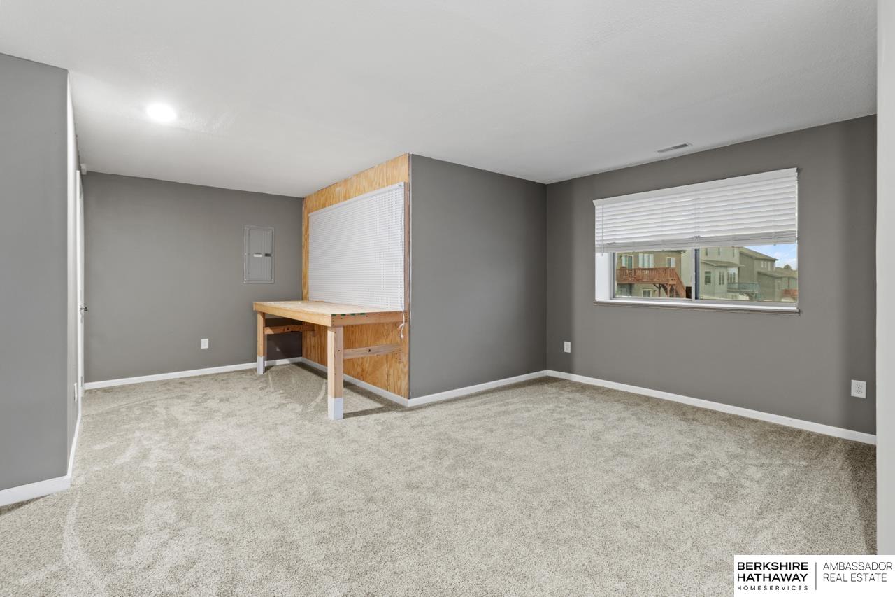 Bellevue, Nebraska 68123, United States, 4 Bedrooms Bedrooms, ,3 BathroomsBathrooms,Residential,Pending,22825