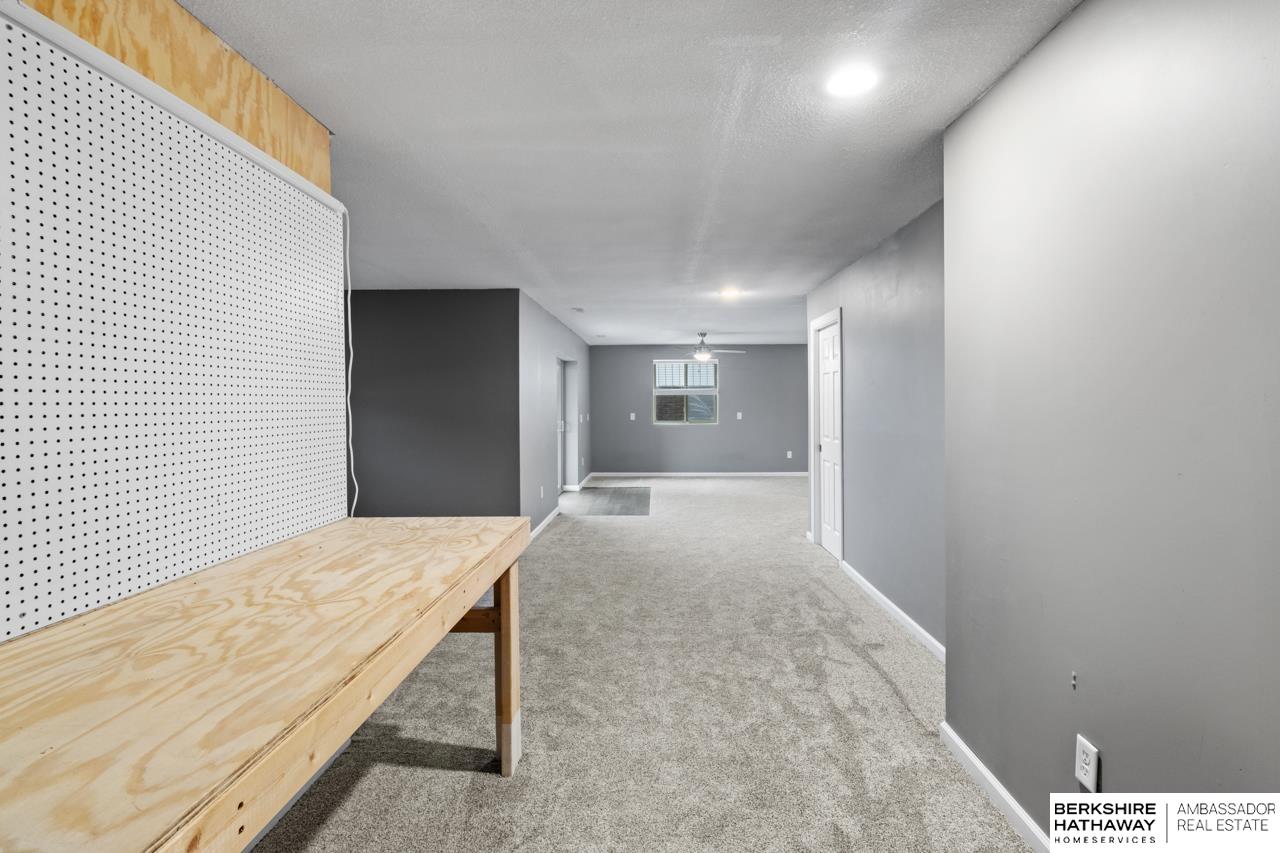 Bellevue, Nebraska 68123, United States, 4 Bedrooms Bedrooms, ,3 BathroomsBathrooms,Residential,Pending,22825