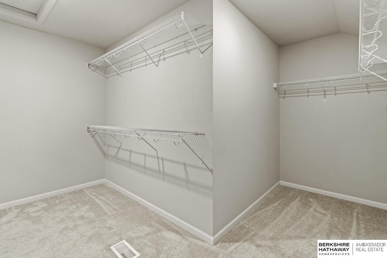 Bellevue, Nebraska 68123, United States, 4 Bedrooms Bedrooms, ,3 BathroomsBathrooms,Residential,Pending,22825