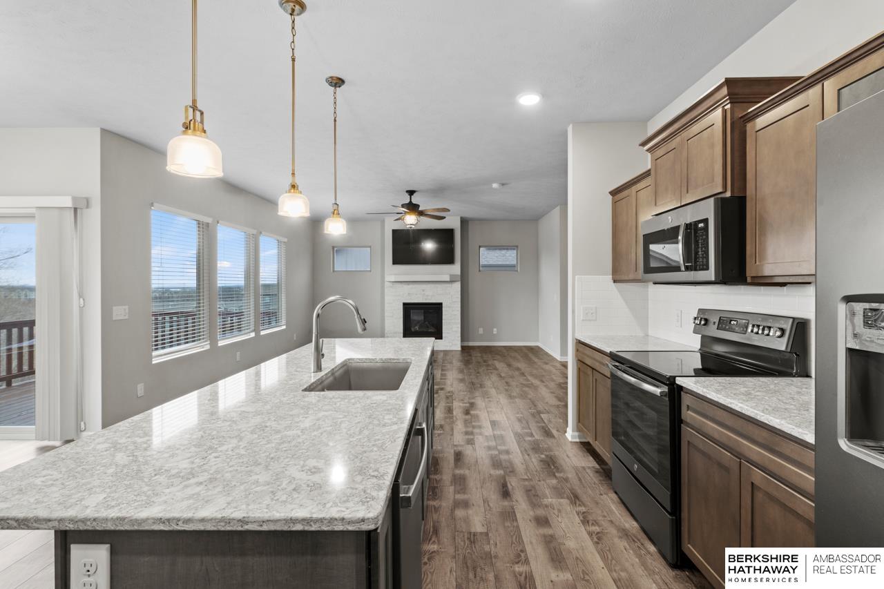 Bellevue, Nebraska 68123, United States, 4 Bedrooms Bedrooms, ,3 BathroomsBathrooms,Residential,Pending,22825