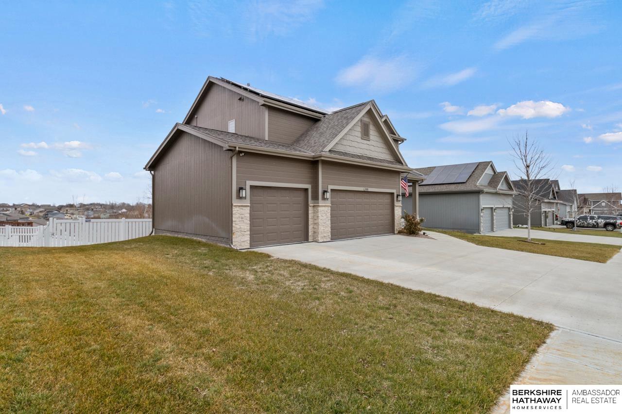 Bellevue, Nebraska 68123, United States, 4 Bedrooms Bedrooms, ,3 BathroomsBathrooms,Residential,Pending,22825
