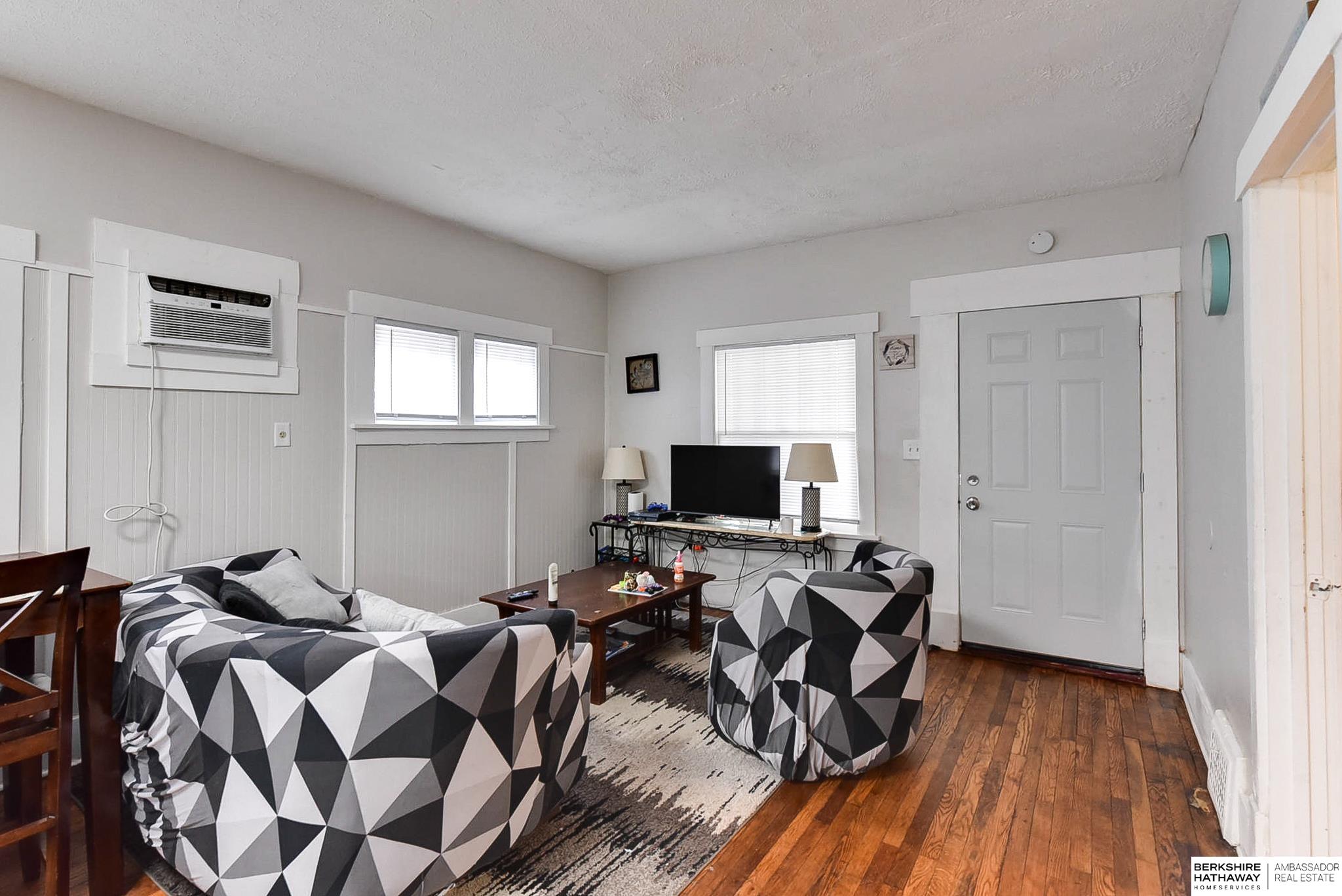 Omaha, Nebraska 68111, United States, 3 Bedrooms Bedrooms, ,1 BathroomBathrooms,Residential,Active,80017