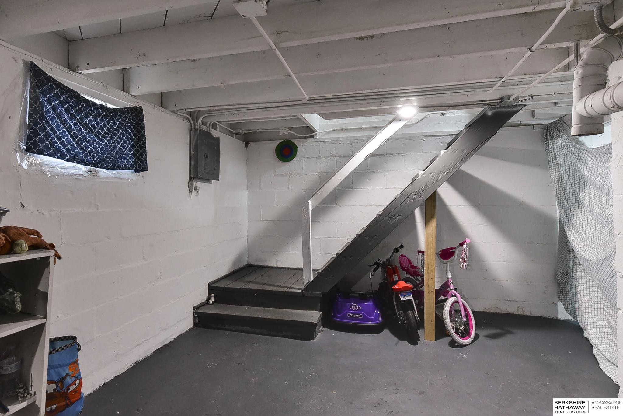 Omaha, Nebraska 68111, United States, 3 Bedrooms Bedrooms, ,1 BathroomBathrooms,Residential,Active,80017