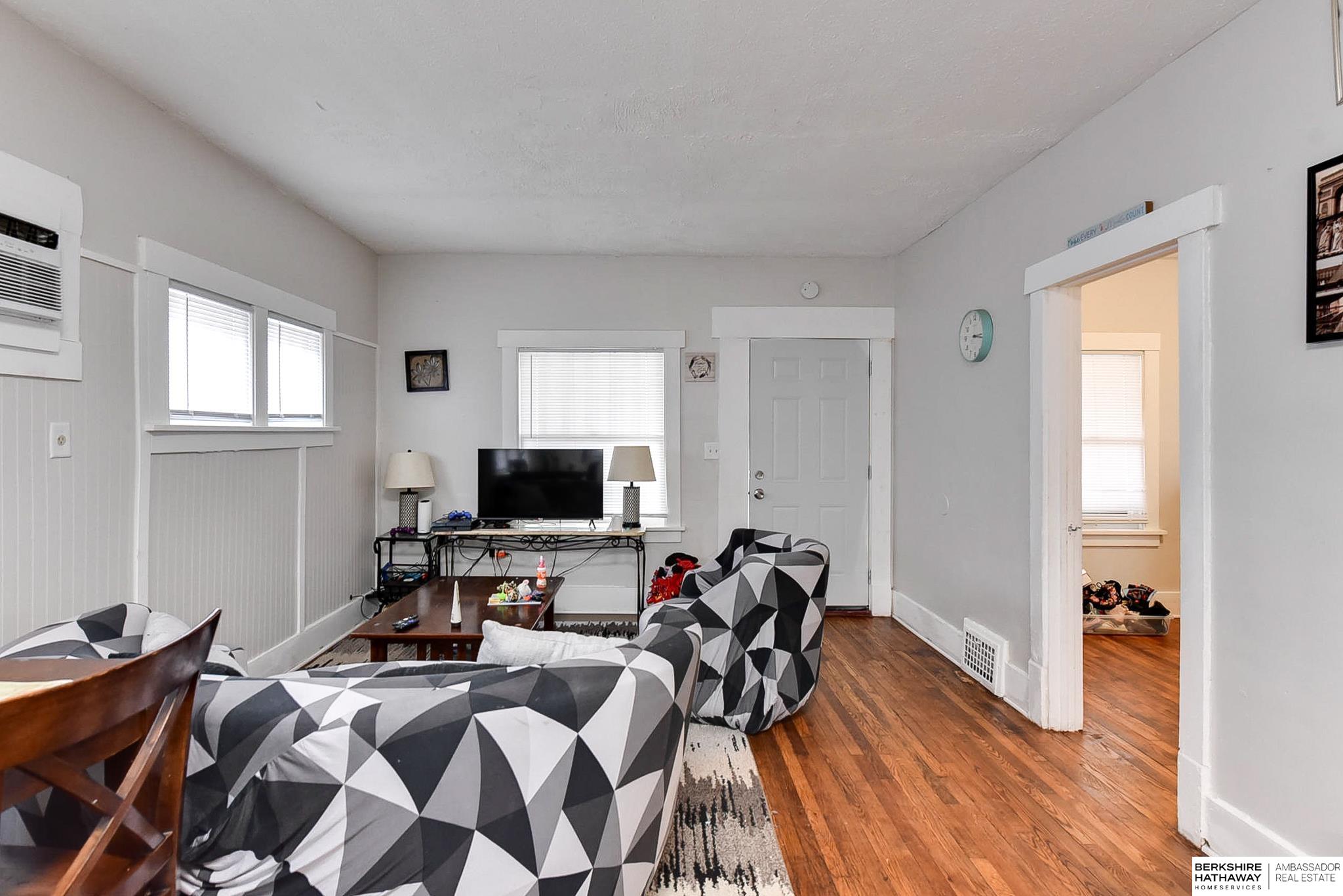 Omaha, Nebraska 68111, United States, 3 Bedrooms Bedrooms, ,1 BathroomBathrooms,Residential,Active,80017